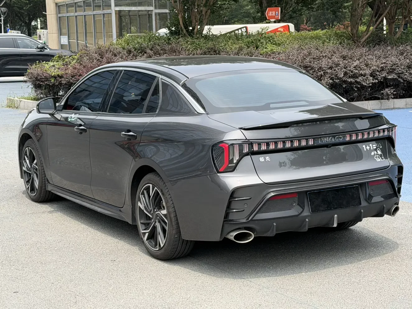 Lynk & Co 03