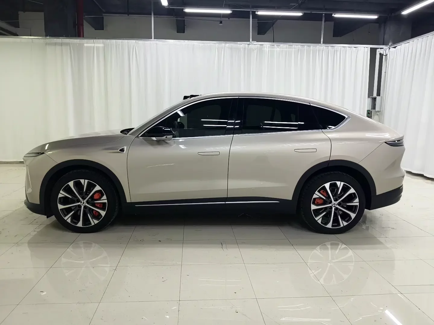 NIO EC7