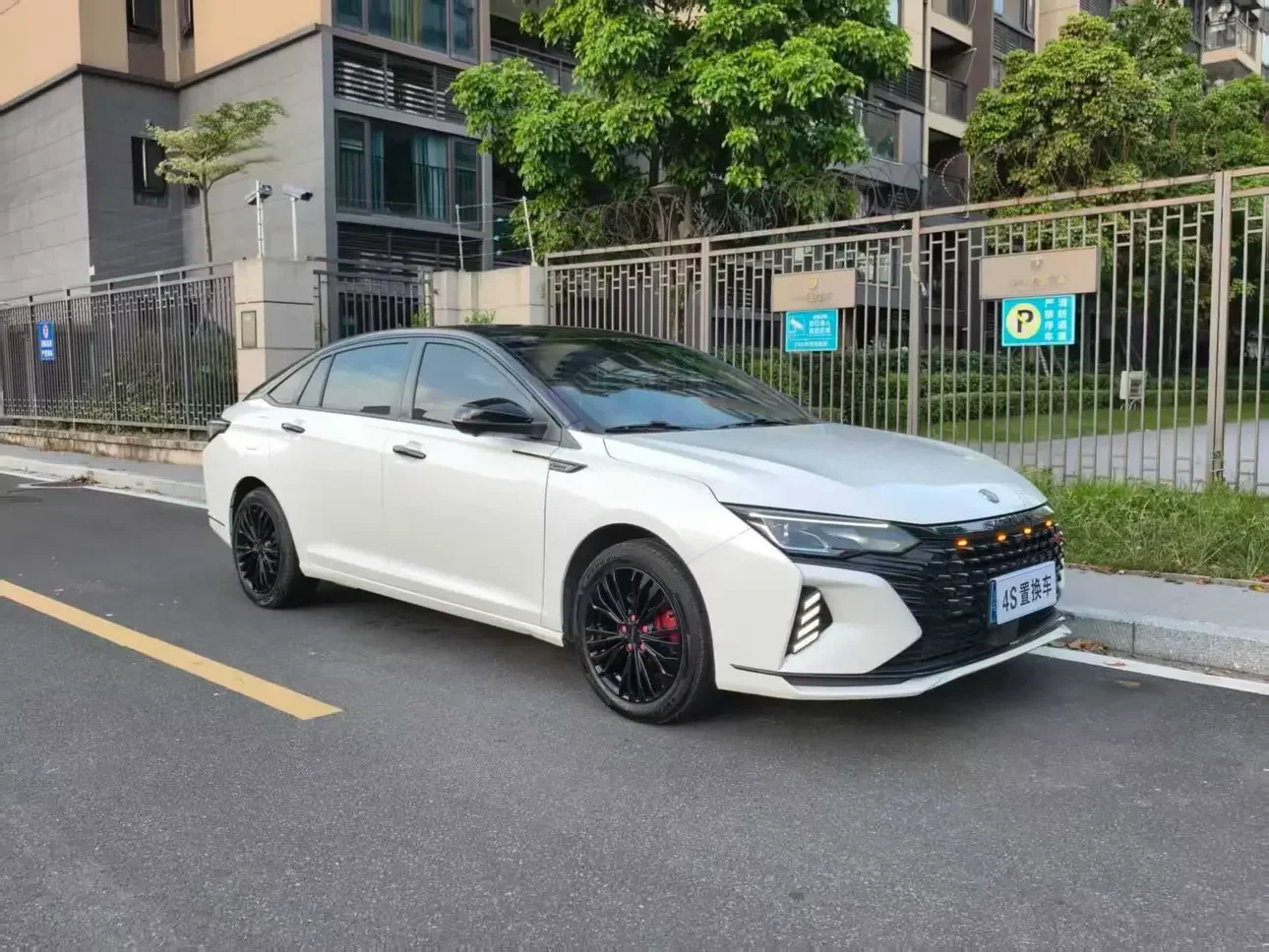 Dongfeng Yixuan MAX