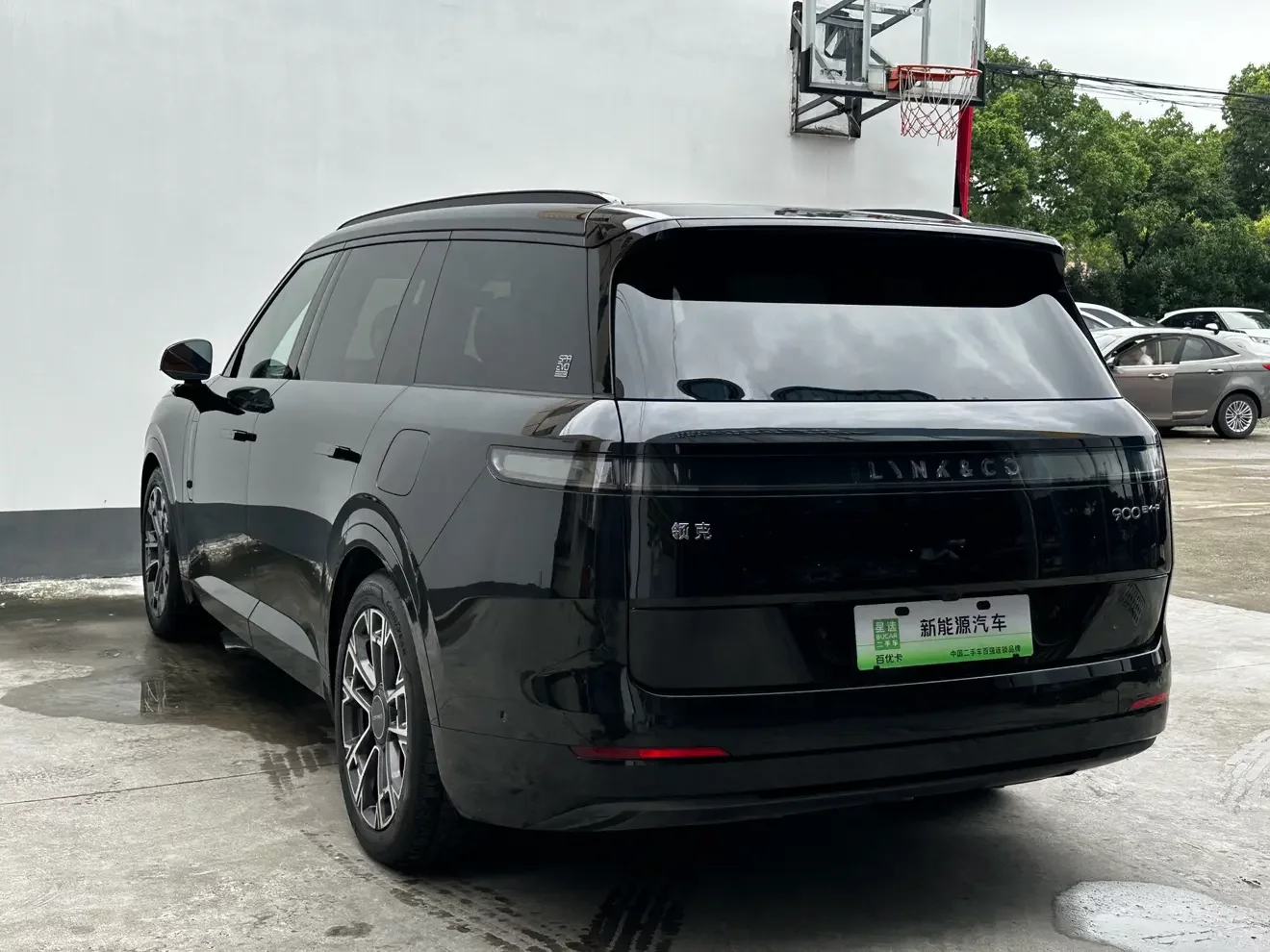 Lynk & Co 900