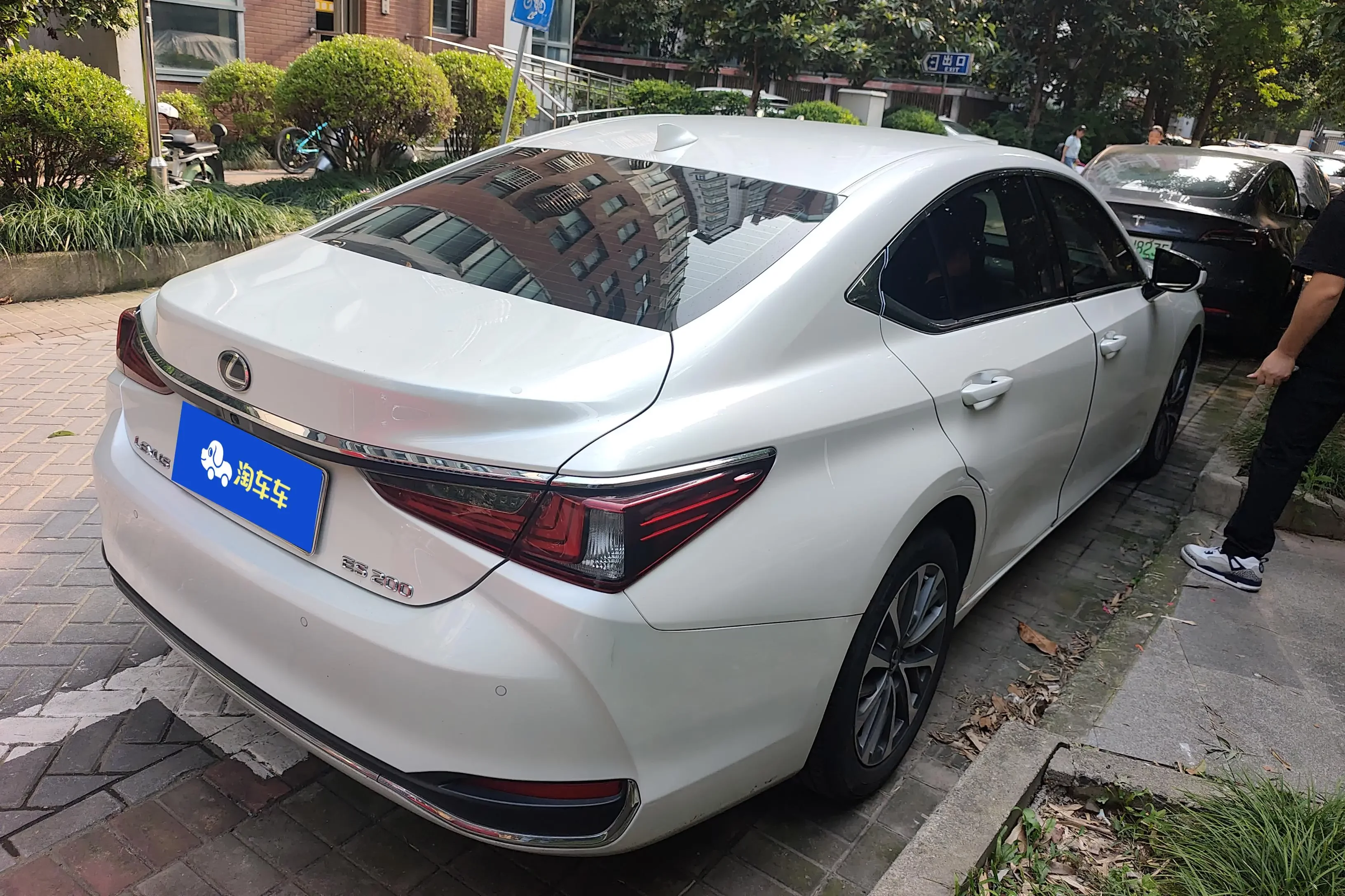 Lexus ES