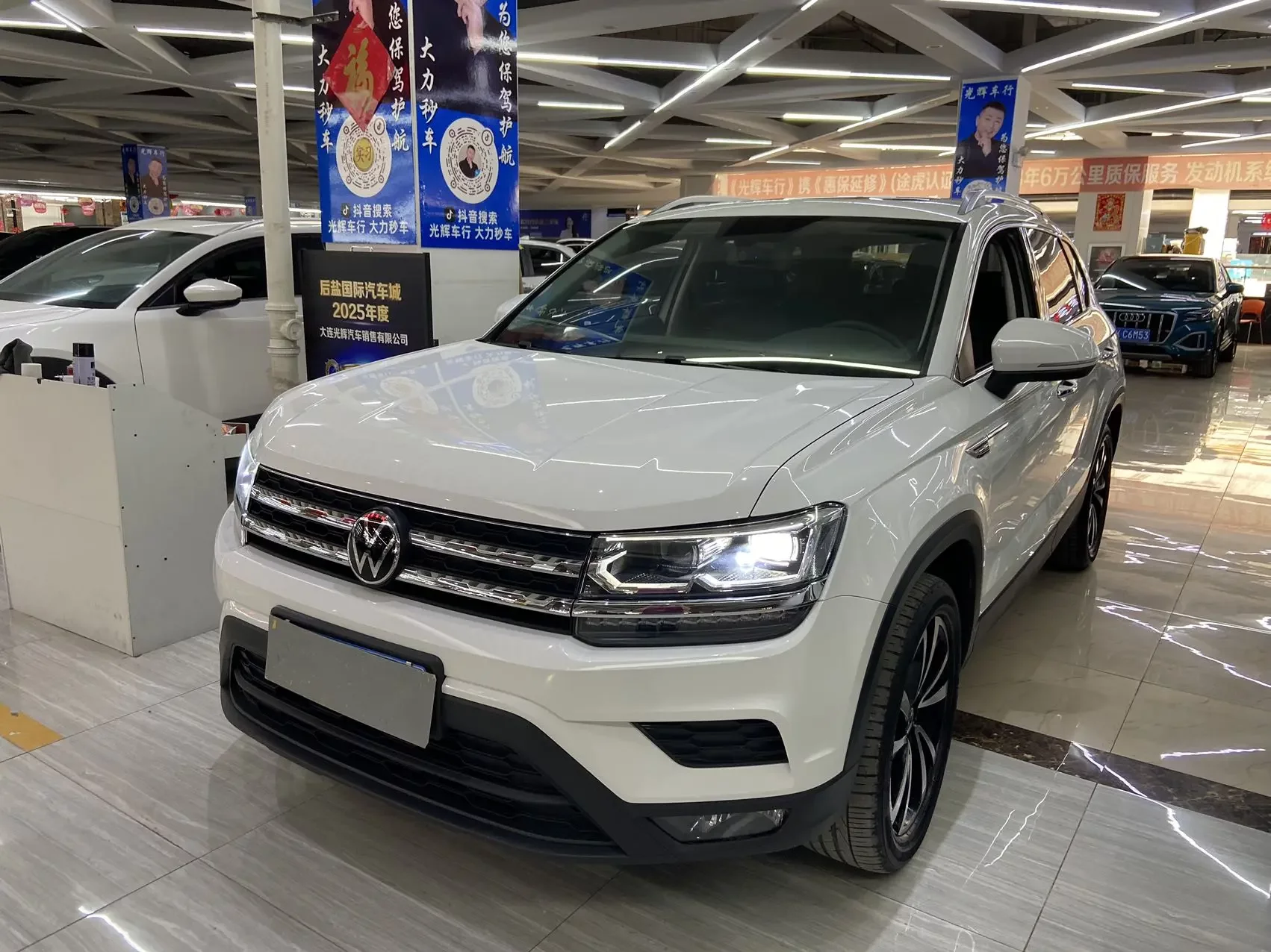 VOLKSWAGEN THARU
