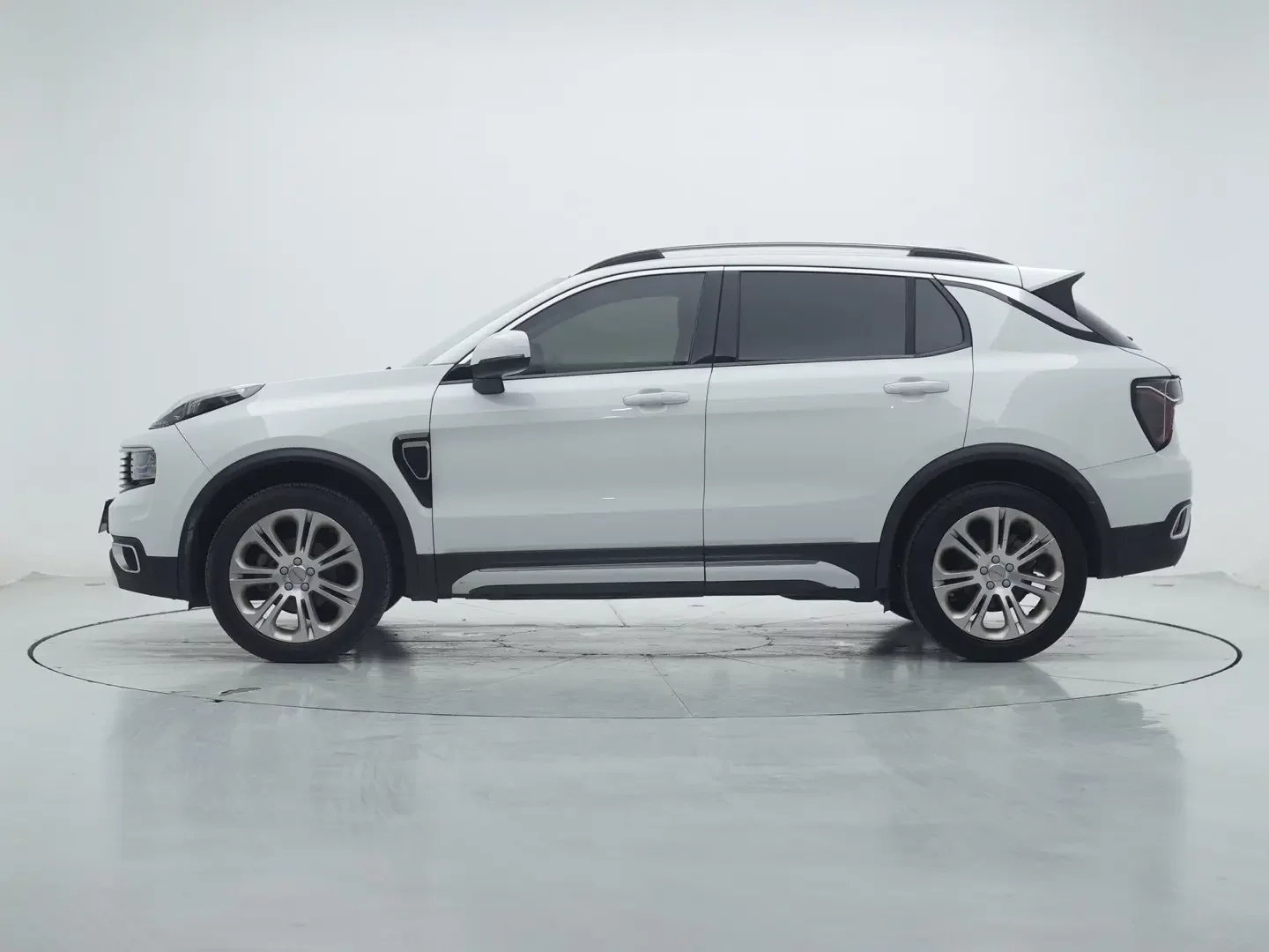 Lynk & Co 01