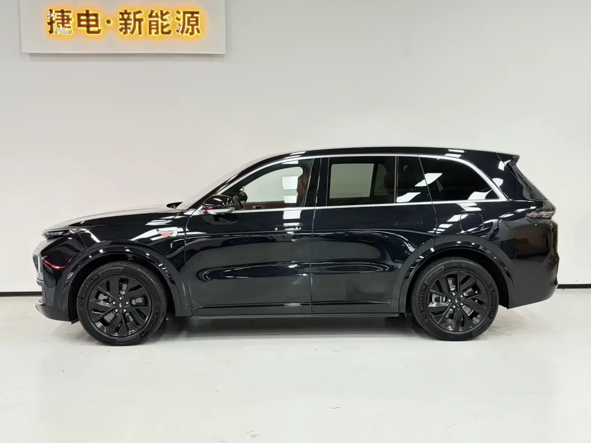 Lixiang L8
