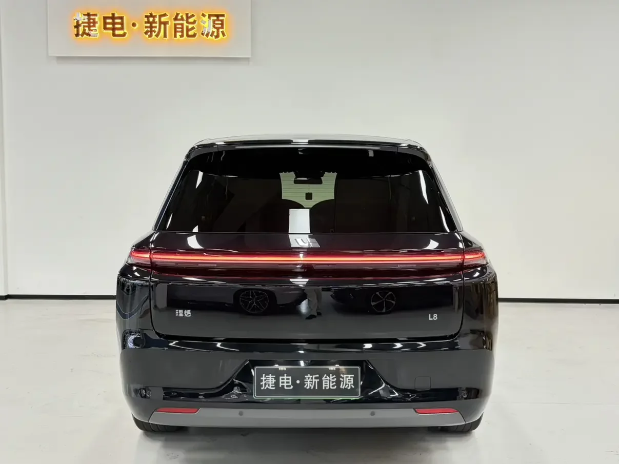 Lixiang L8