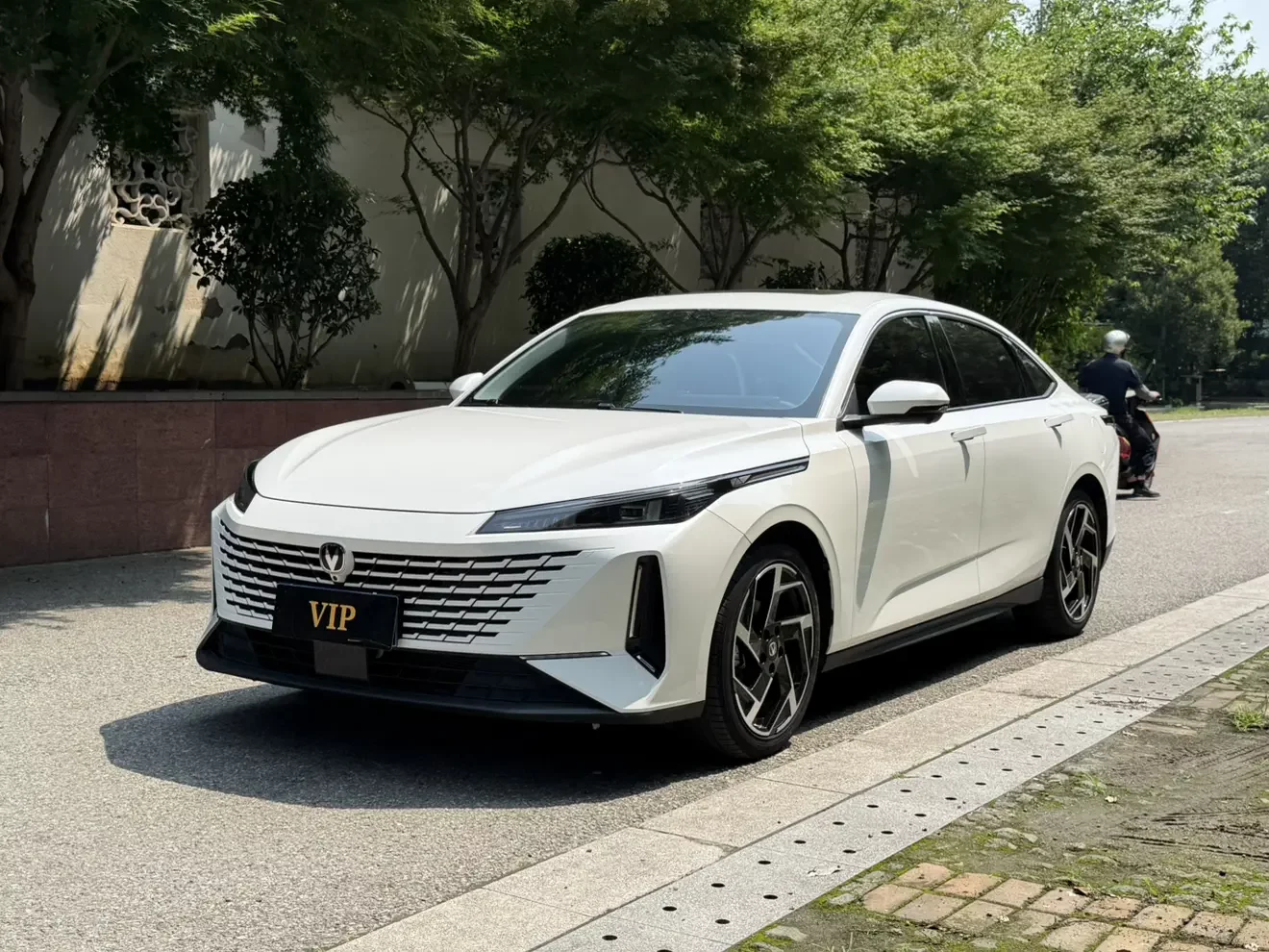 Changan Yida Eado  из Китая