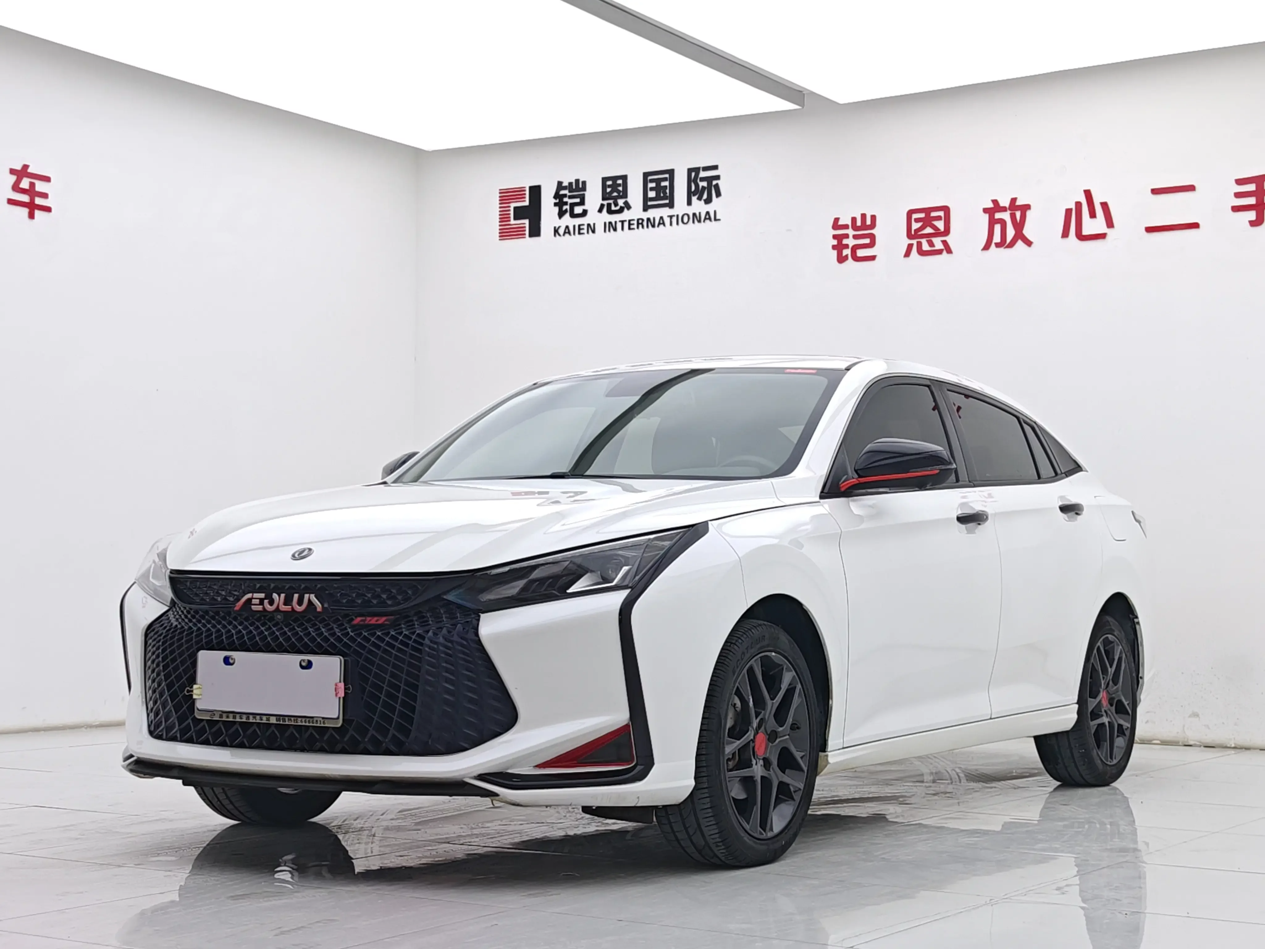 Dongfeng Yixuan  из Китая
