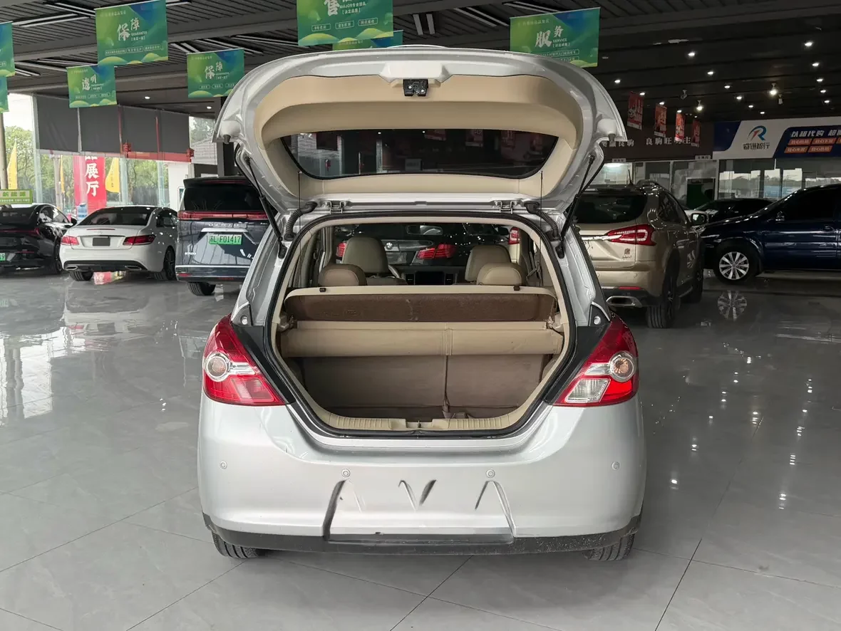 Nissan Tiida