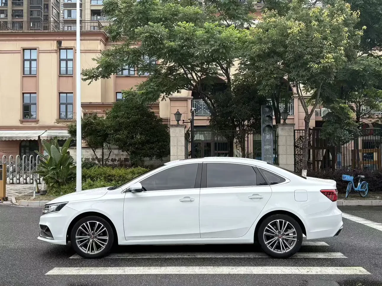 Roewe i6 Classic