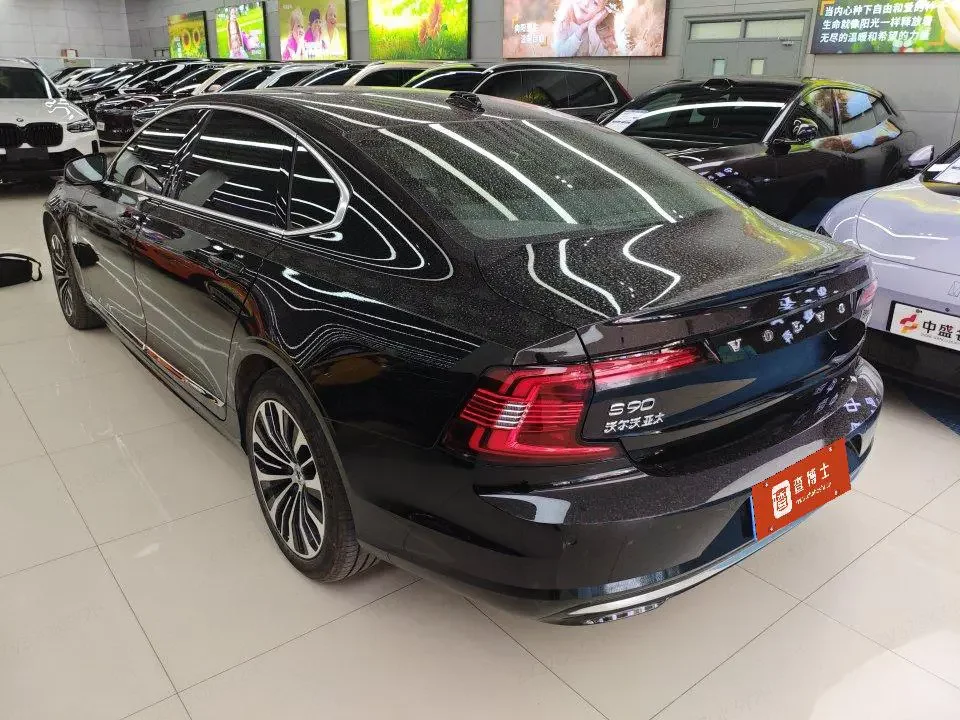 Volvo S90