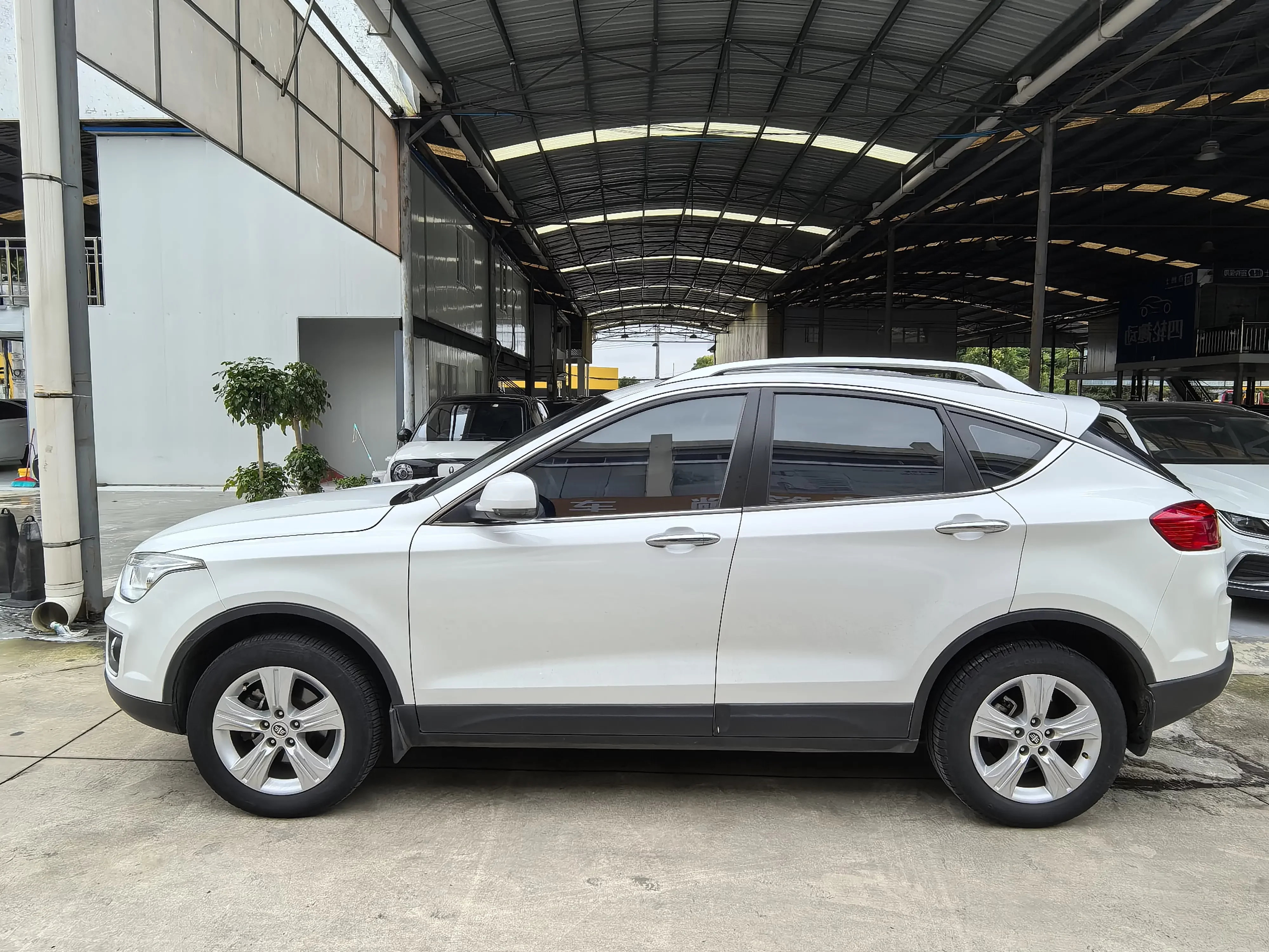 FAW Bestune X80