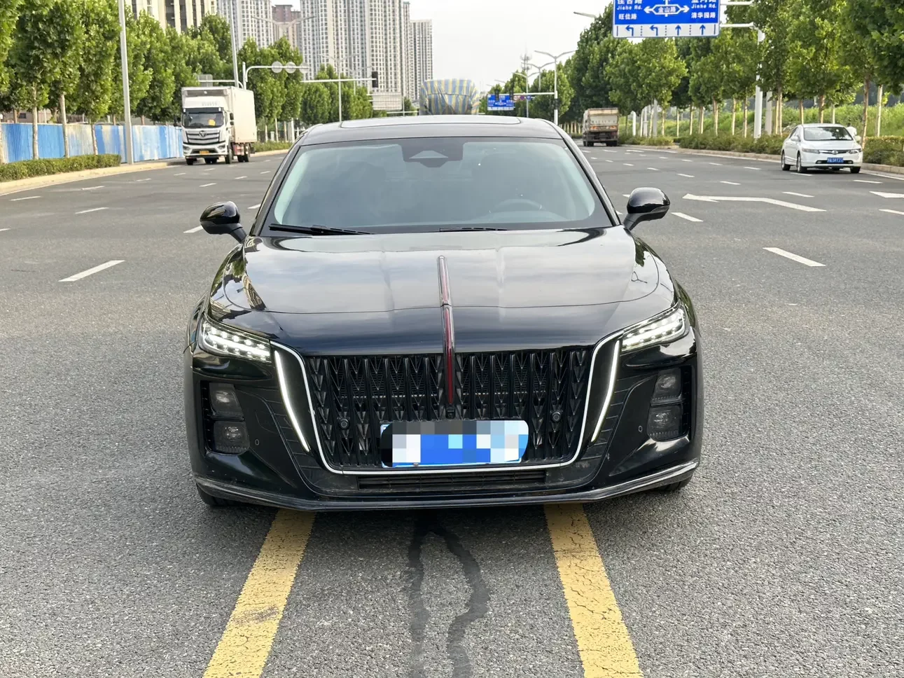 Hongqi H5  из Китая