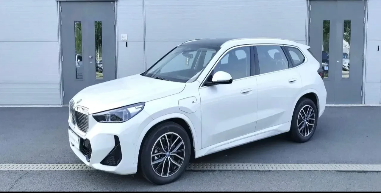 BMW iX1