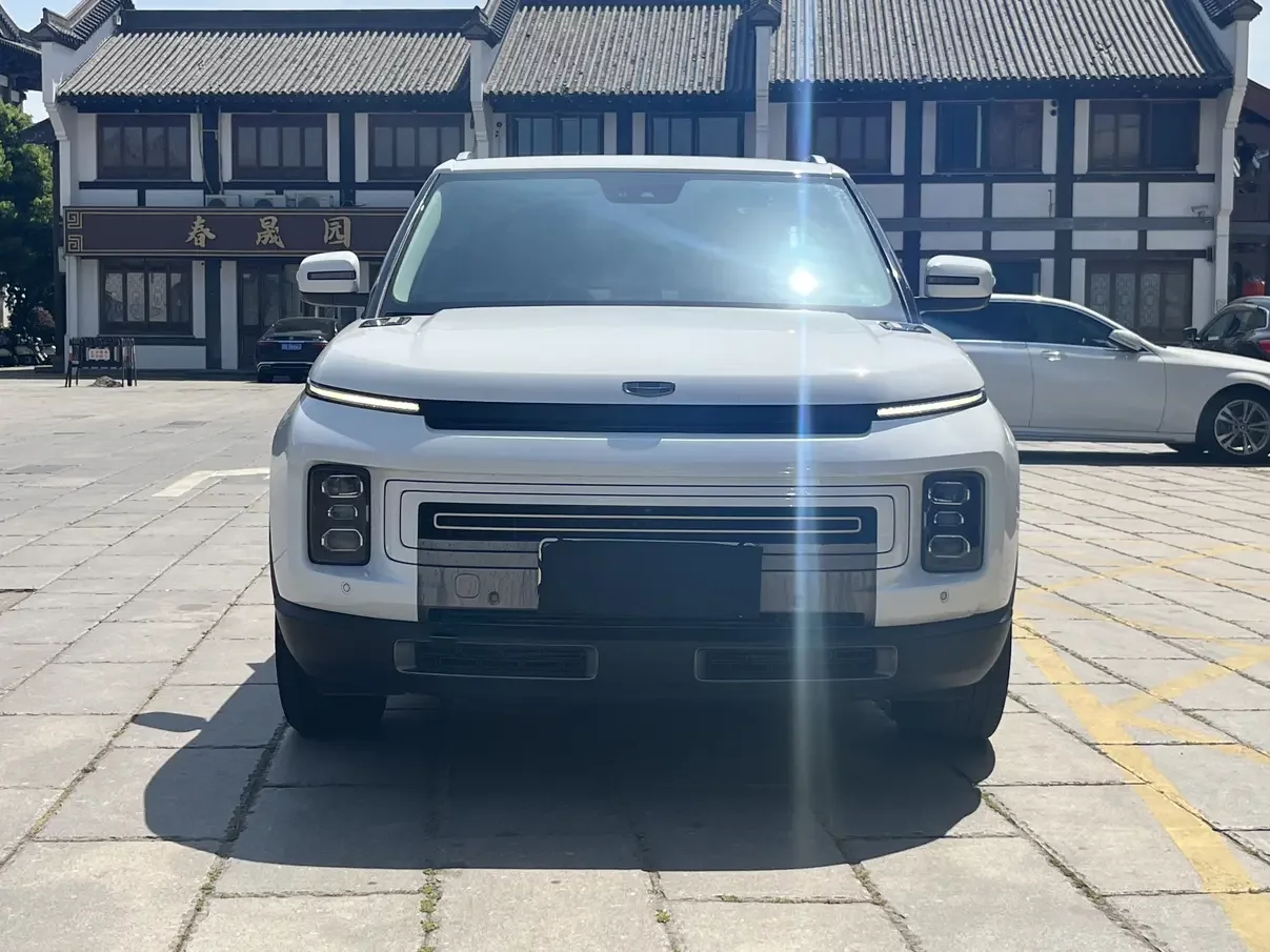 Geely ICON