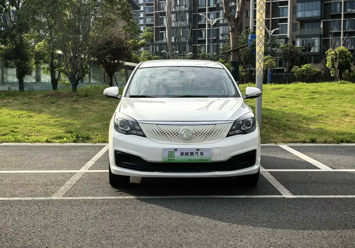 Dongfeng Fengshen E70  из Китая