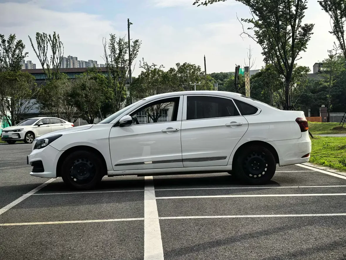 Dongfeng Fengshen E70
