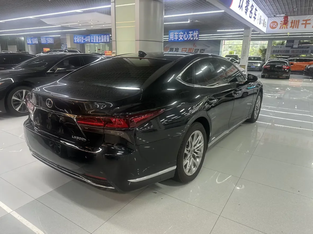 Lexus LS