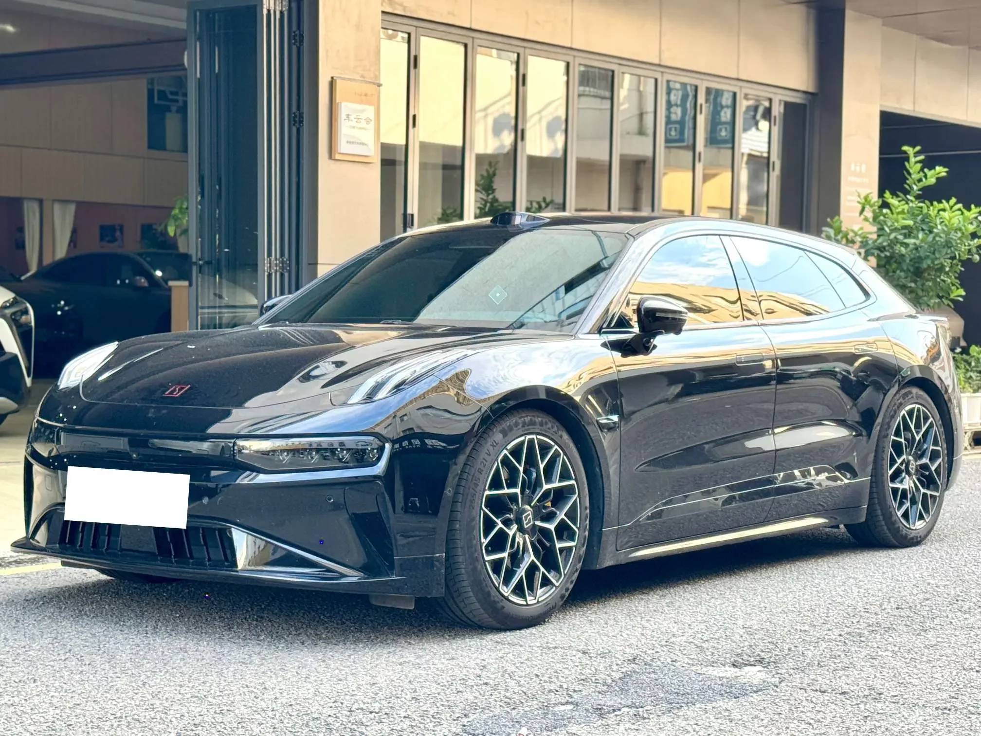 ZEEKR 001