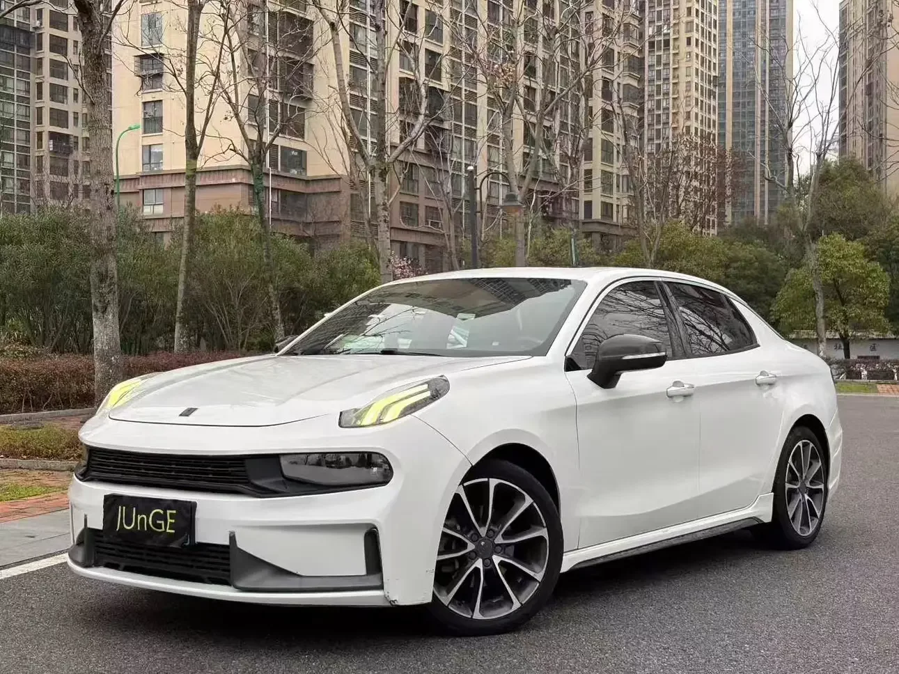 Lynk & Co 03