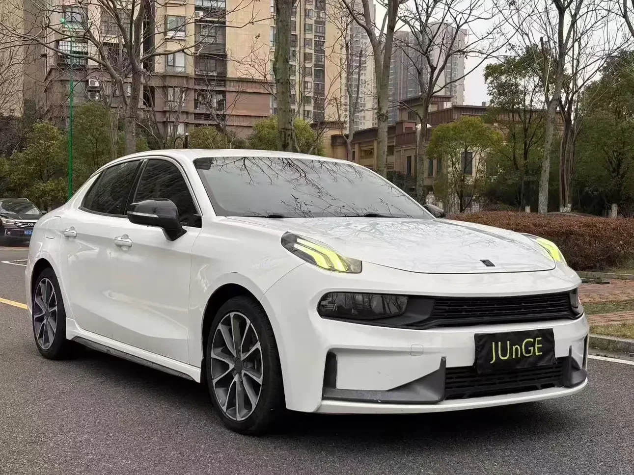 Lynk & Co 03
