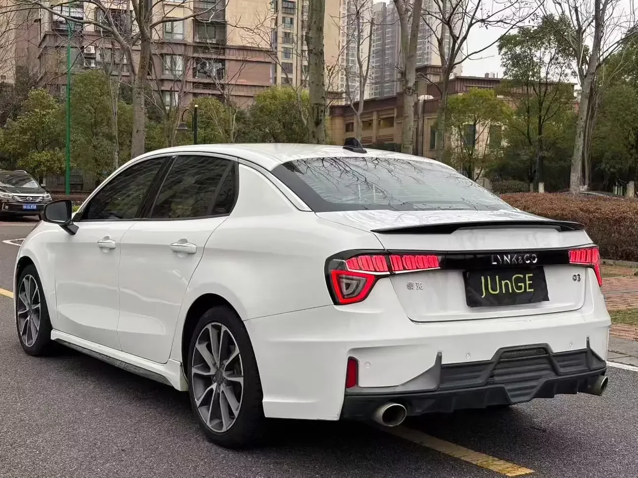 Lynk & Co 03