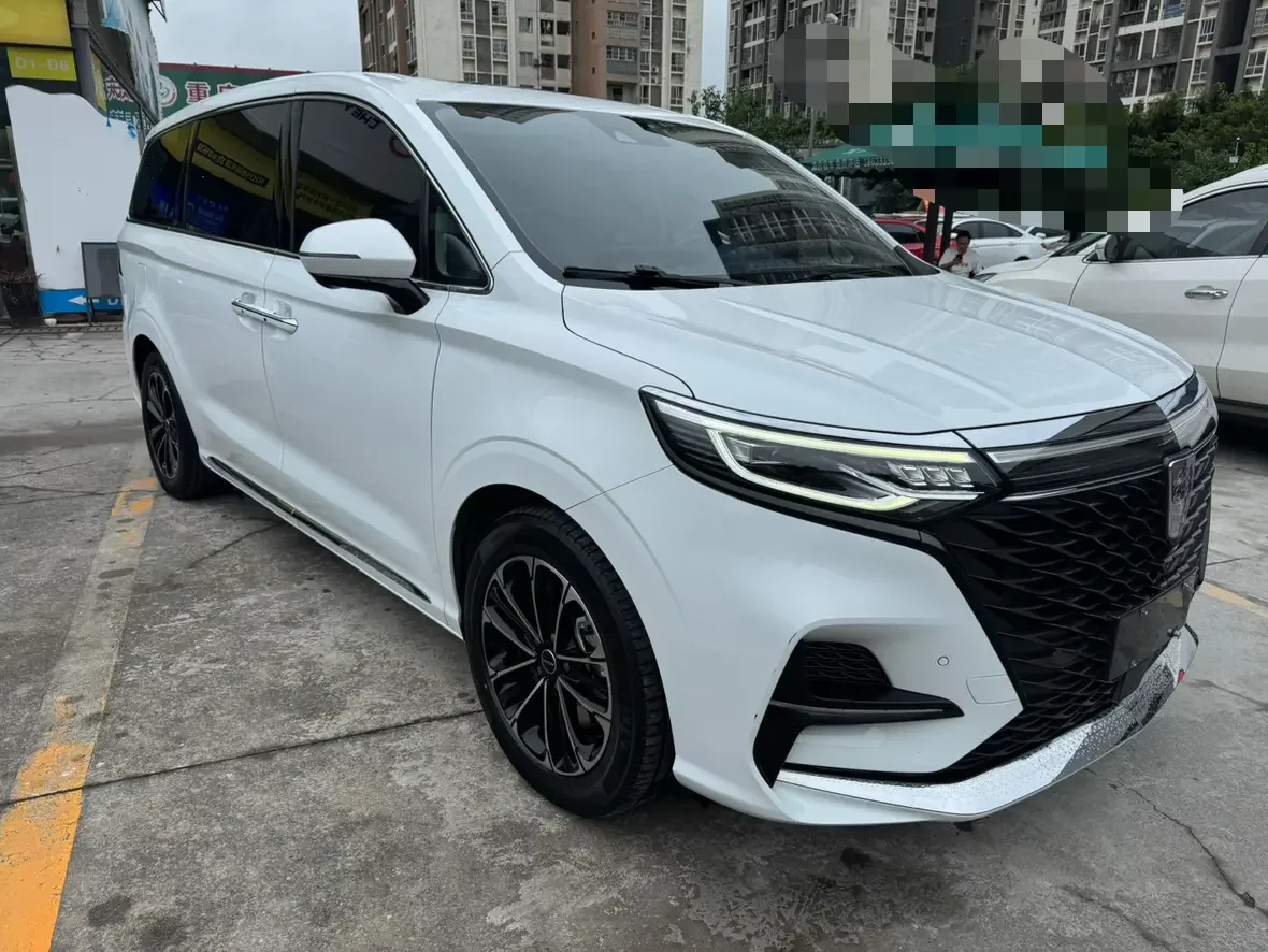Roewe iMAX8
