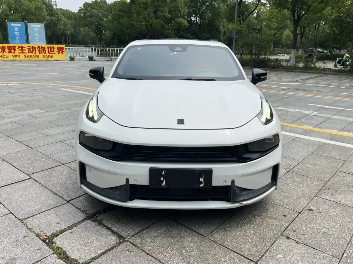 Lynk & Co 03
