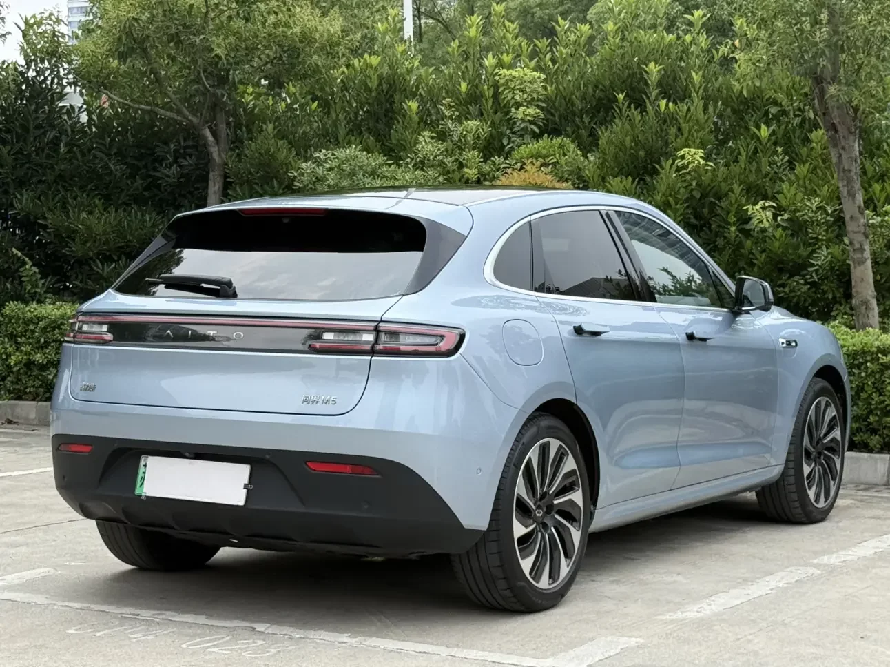AITO M5