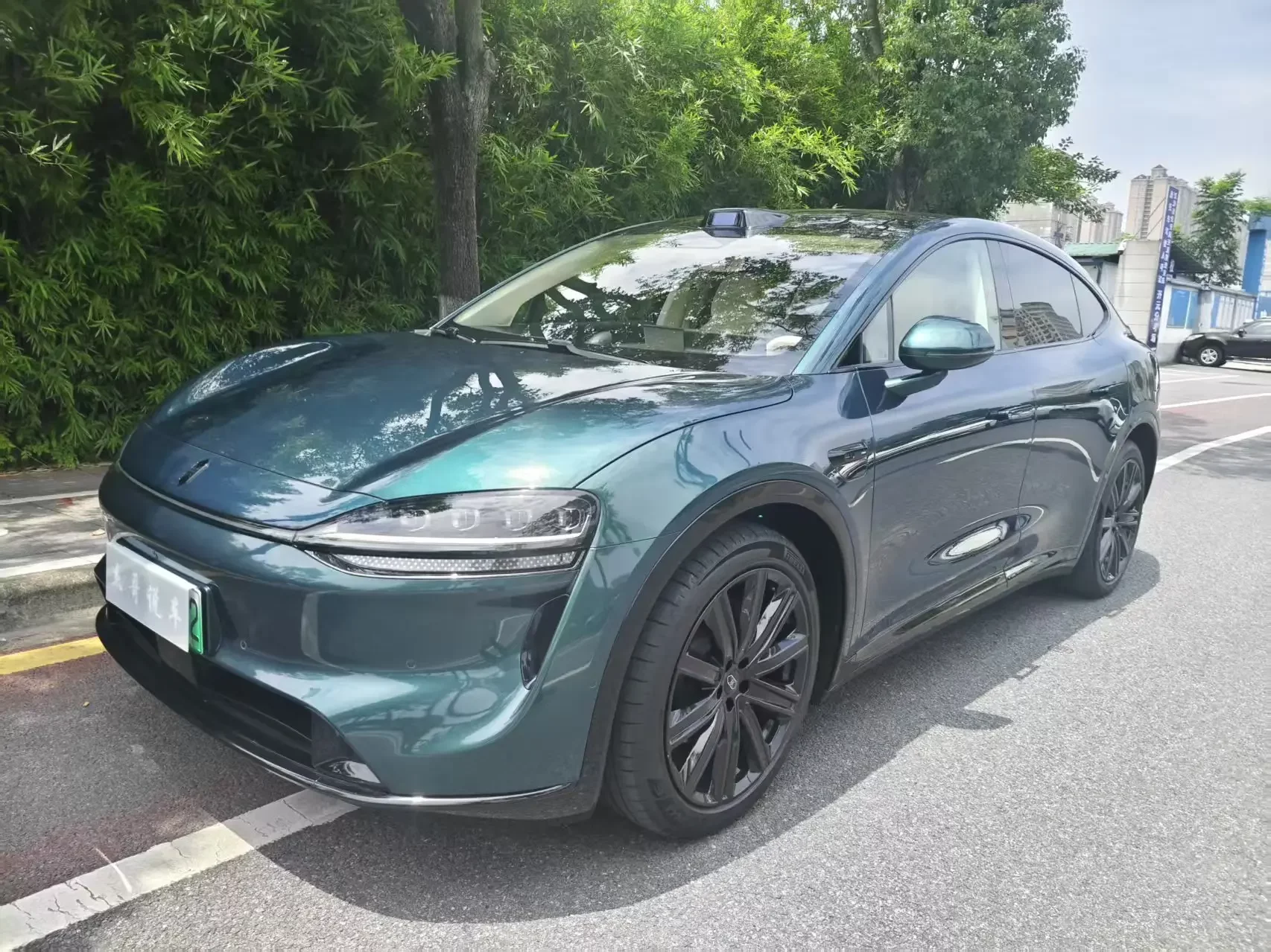 Luxeed Zhijie R7