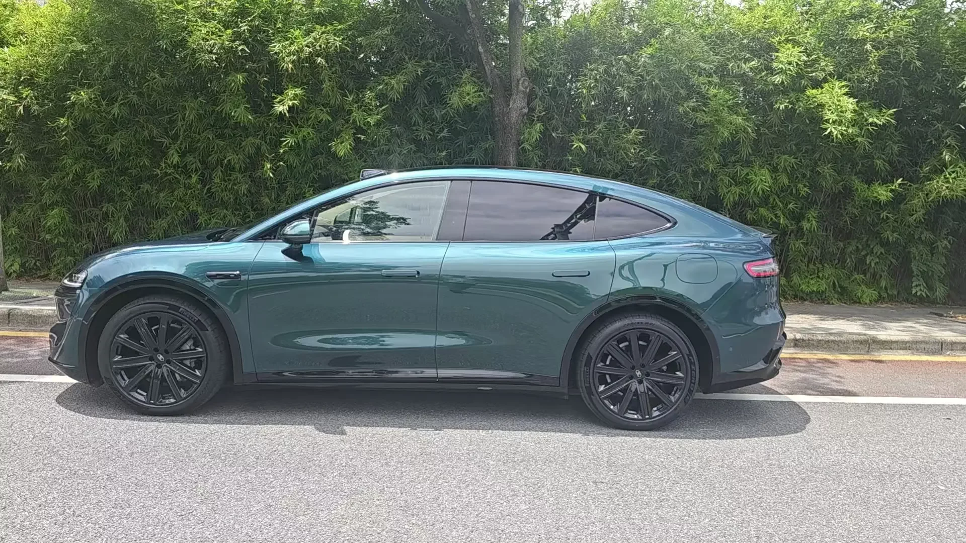 Luxeed Zhijie R7