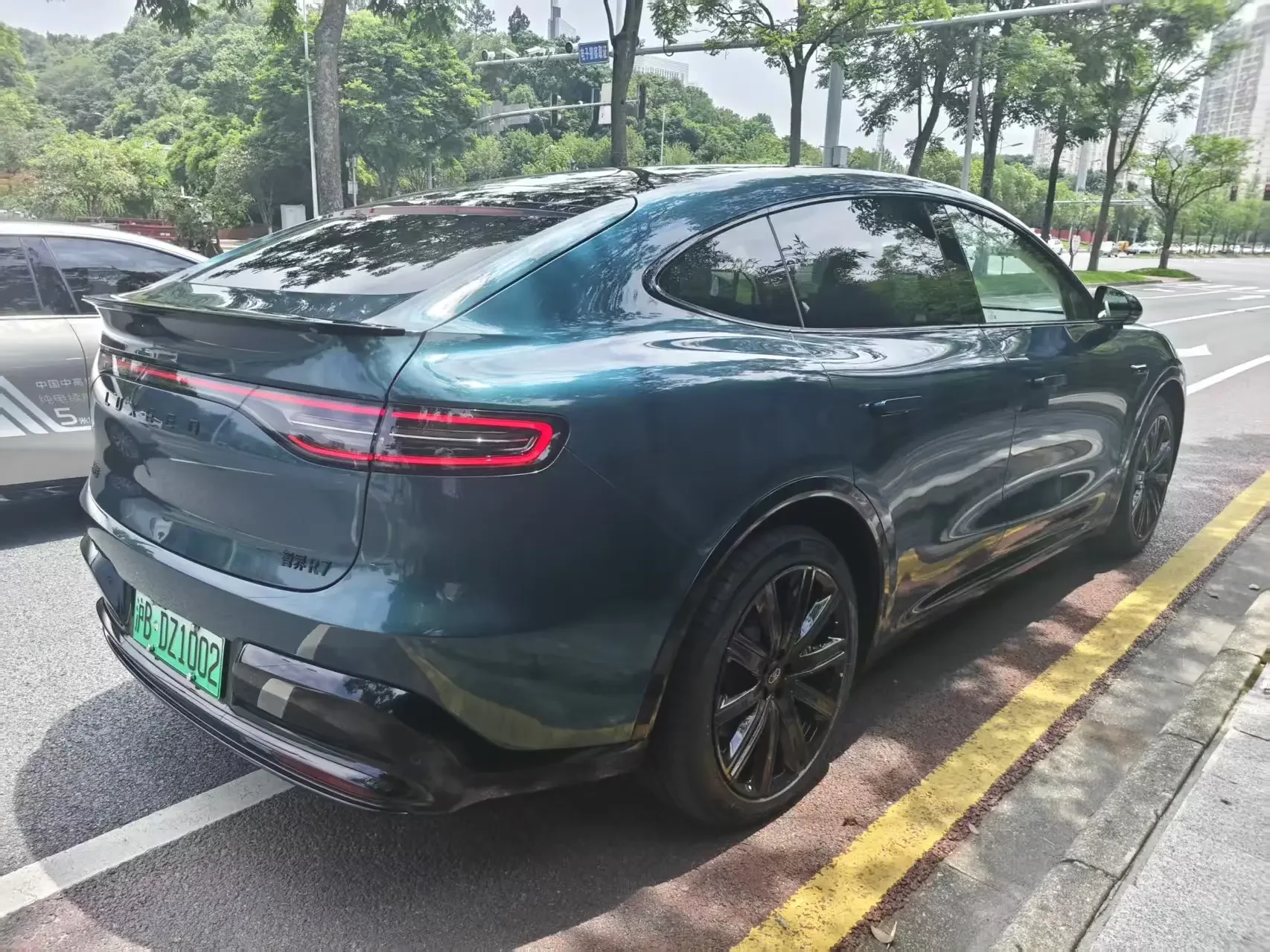 Luxeed Zhijie R7