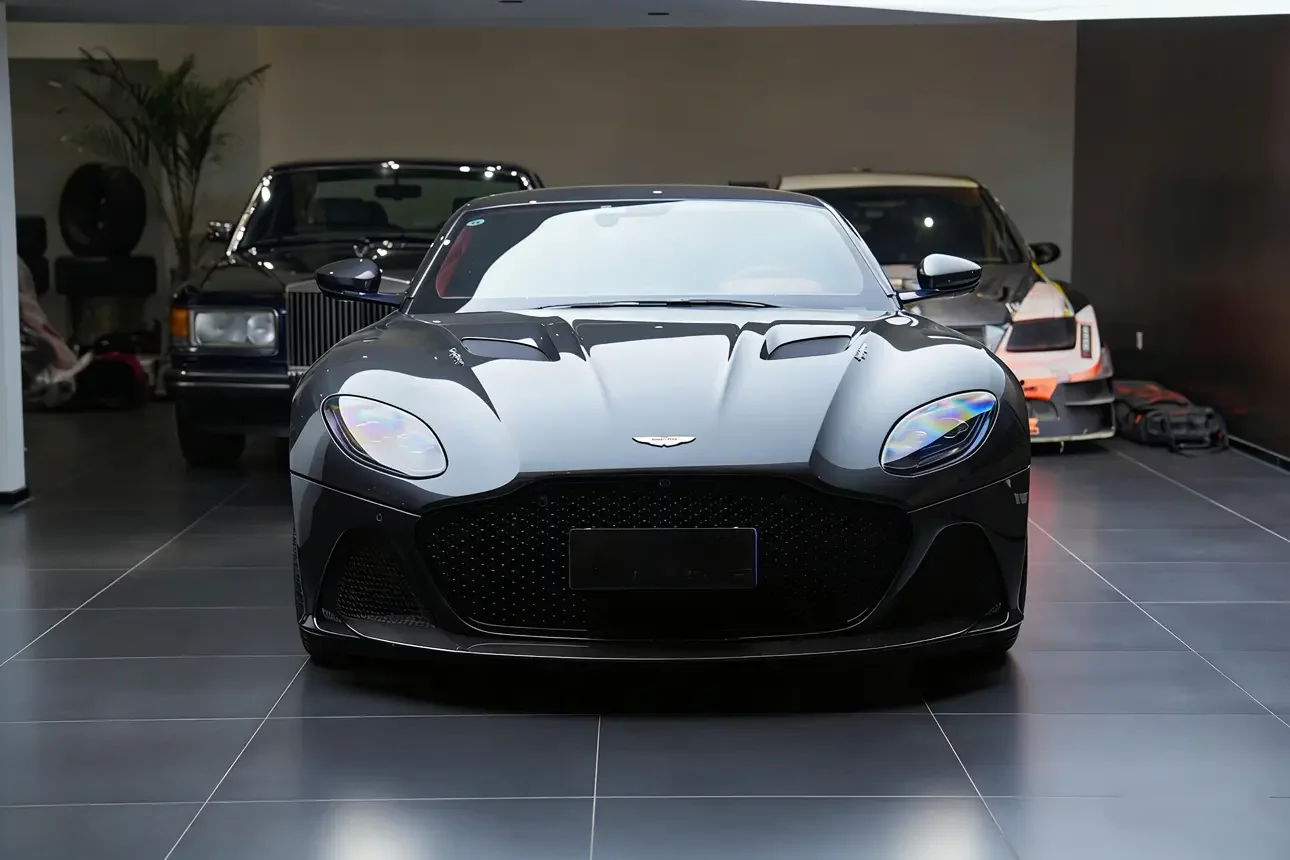 Aston Martin DBS