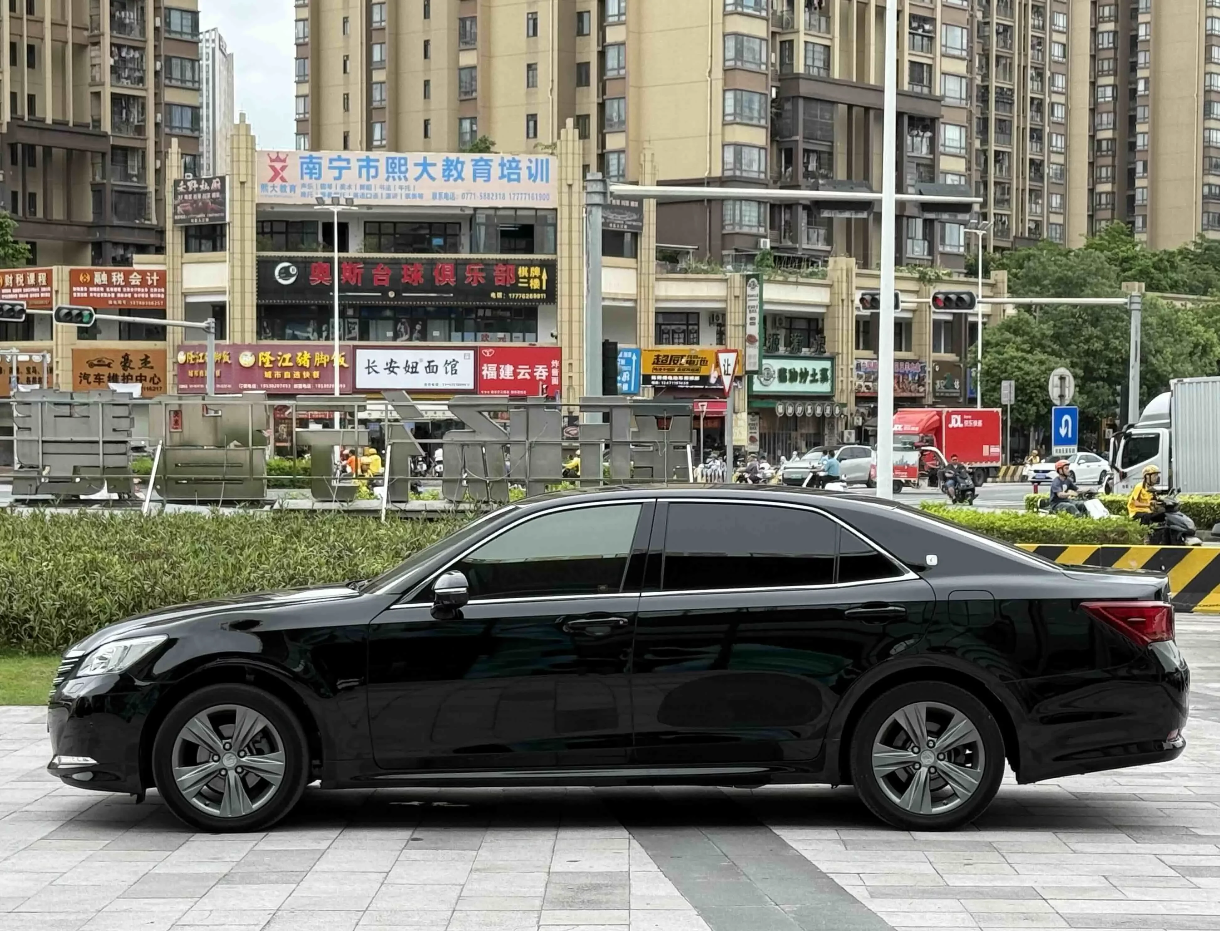 Toyota crown