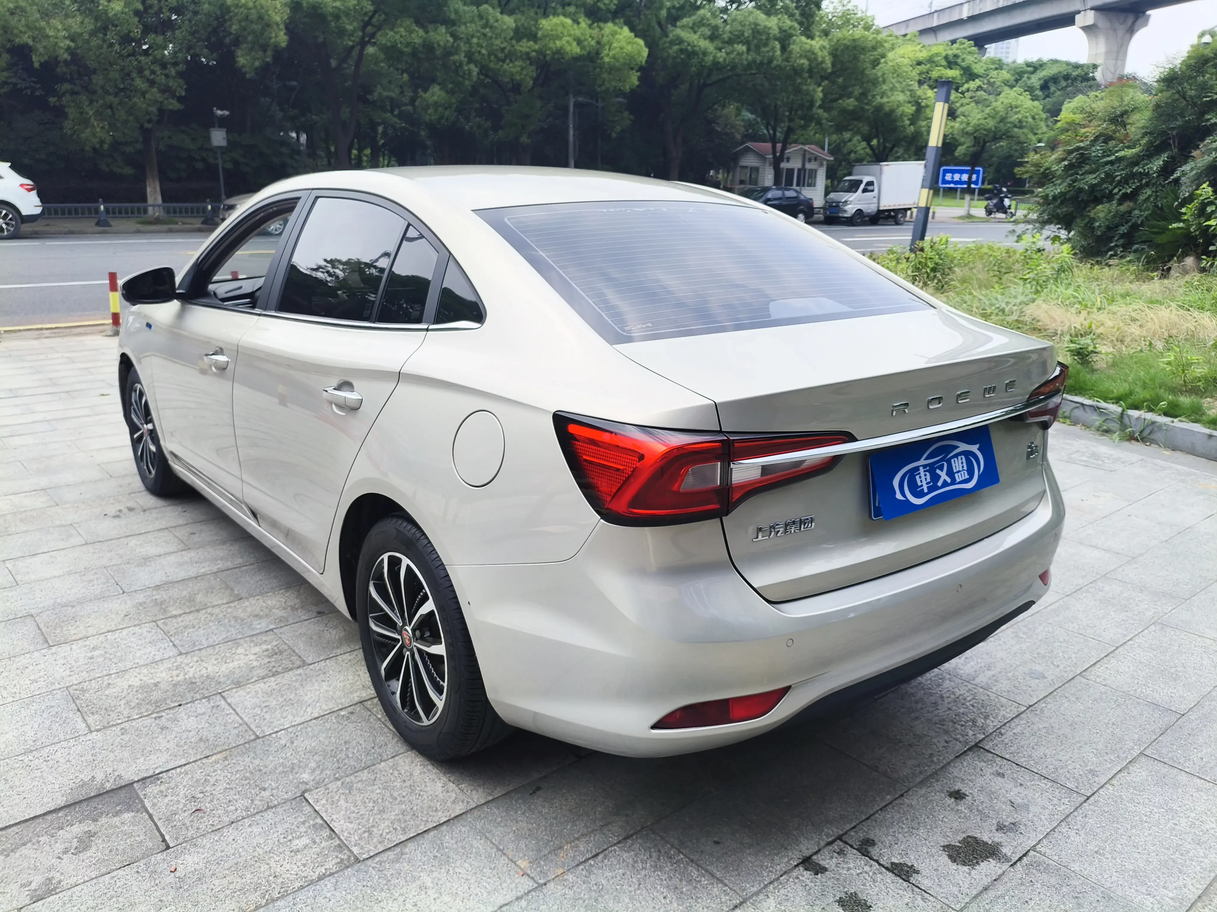 Roewe i5