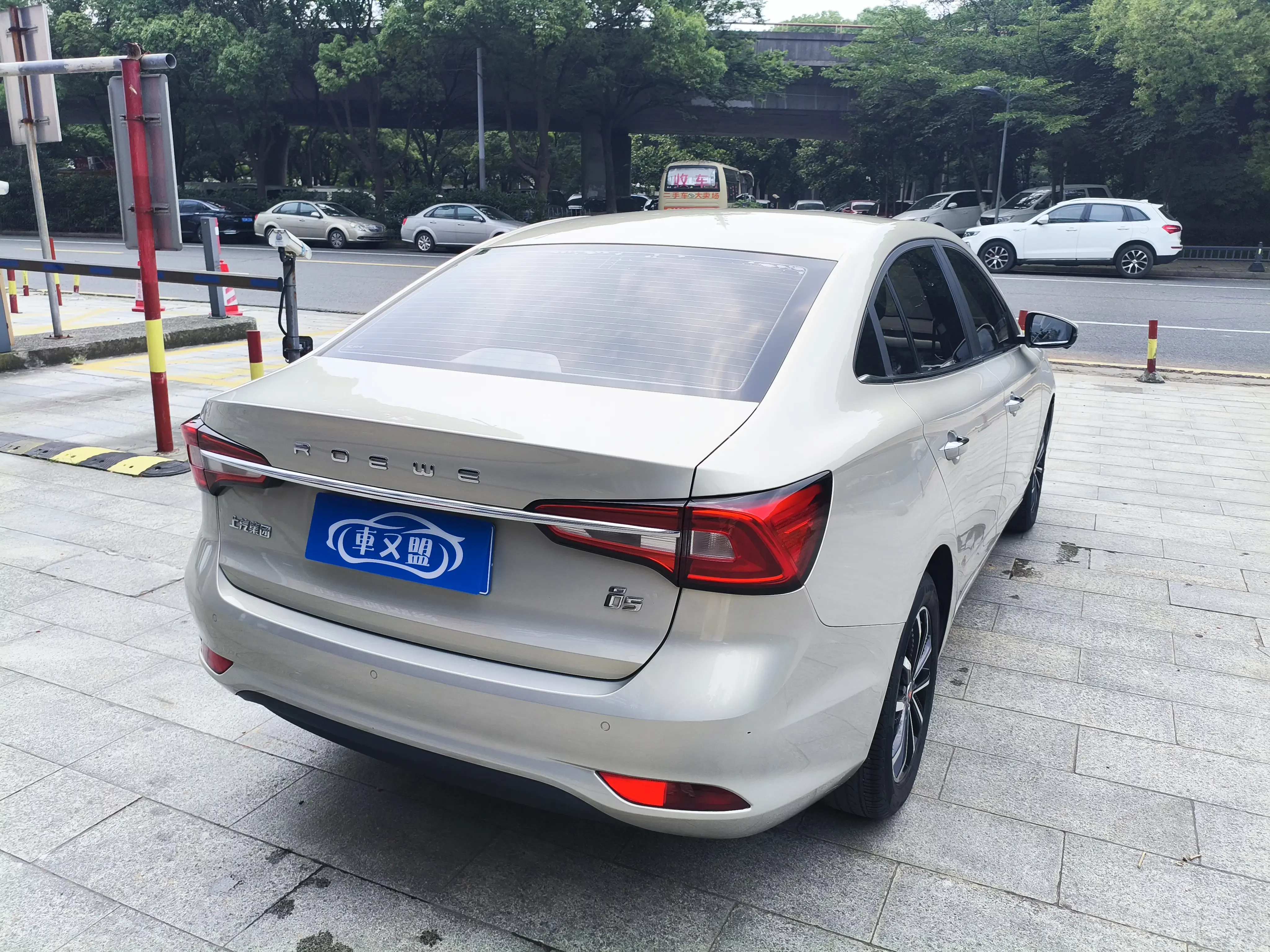 Roewe i5