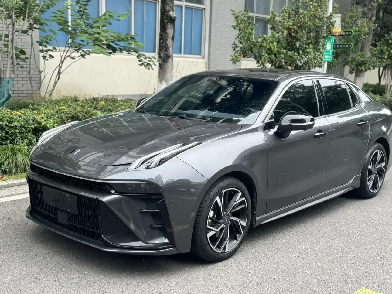 Lynk & Co 03