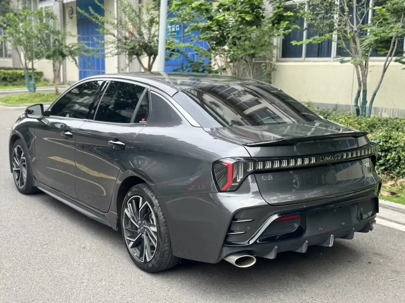 Lynk & Co 03