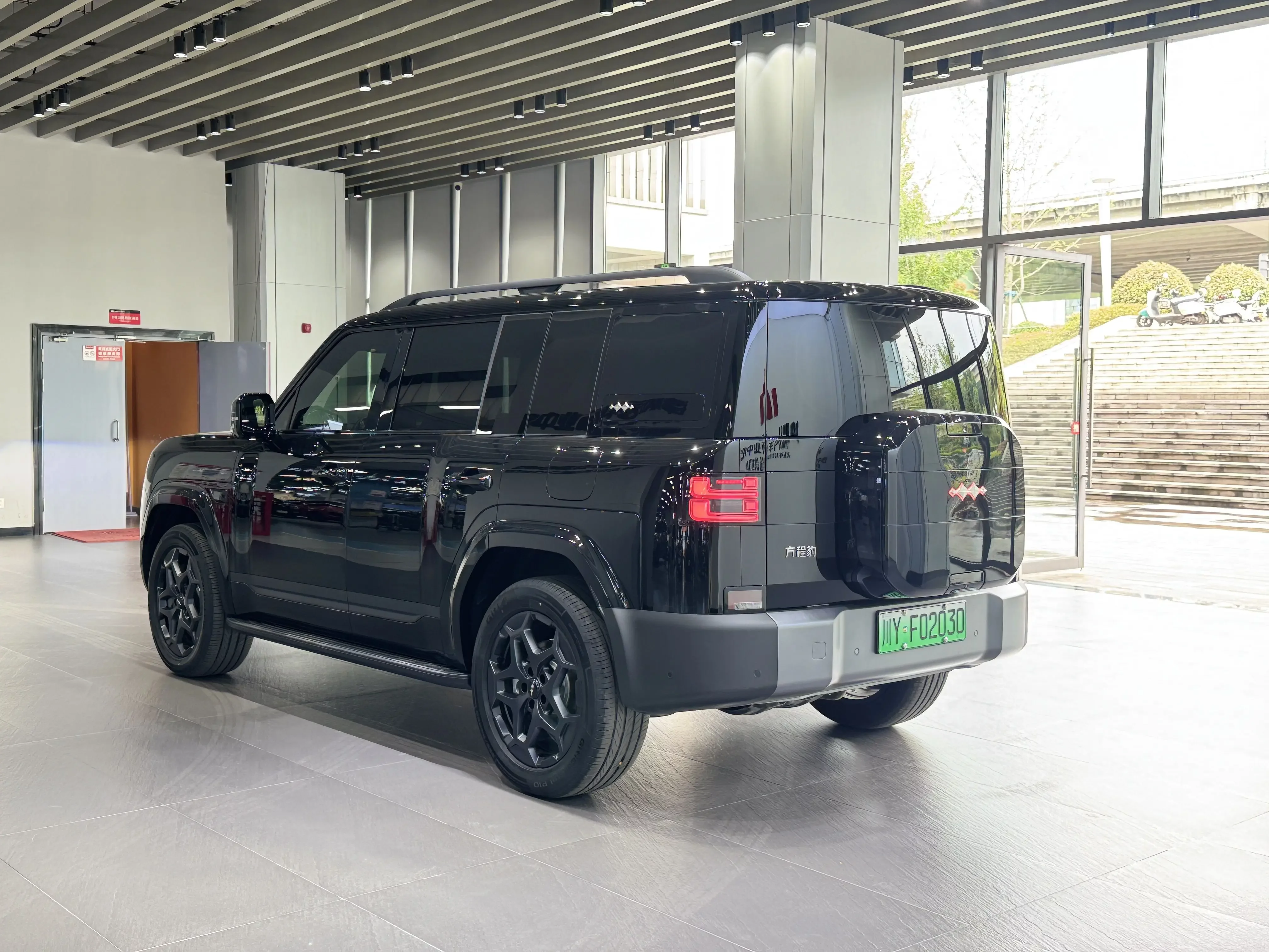 BYD Leopard Titanium 7 PHEV