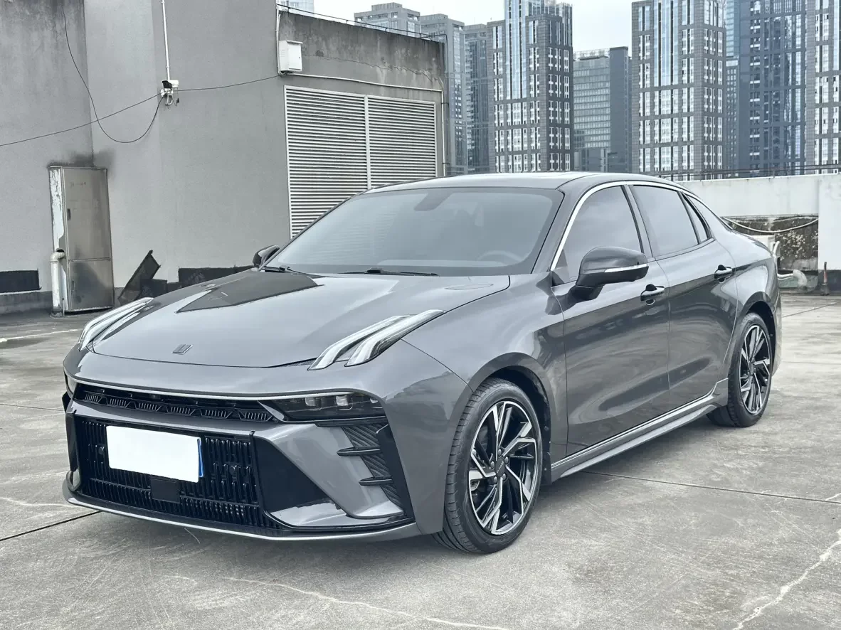 Lynk & Co 03