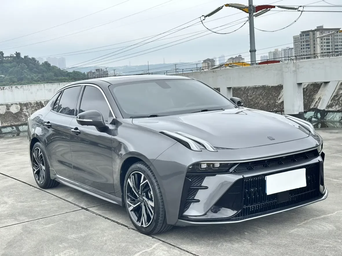 Lynk & Co 03
