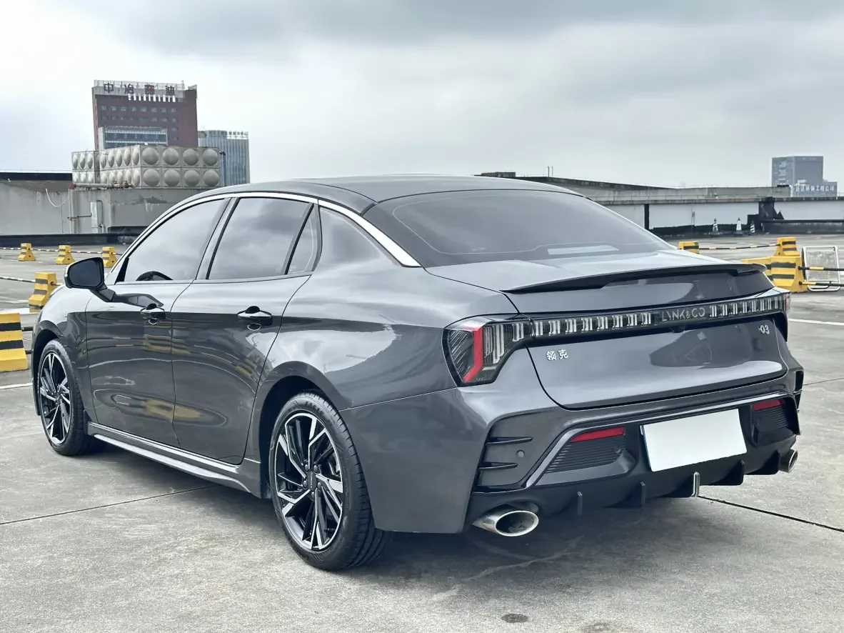 Lynk & Co 03