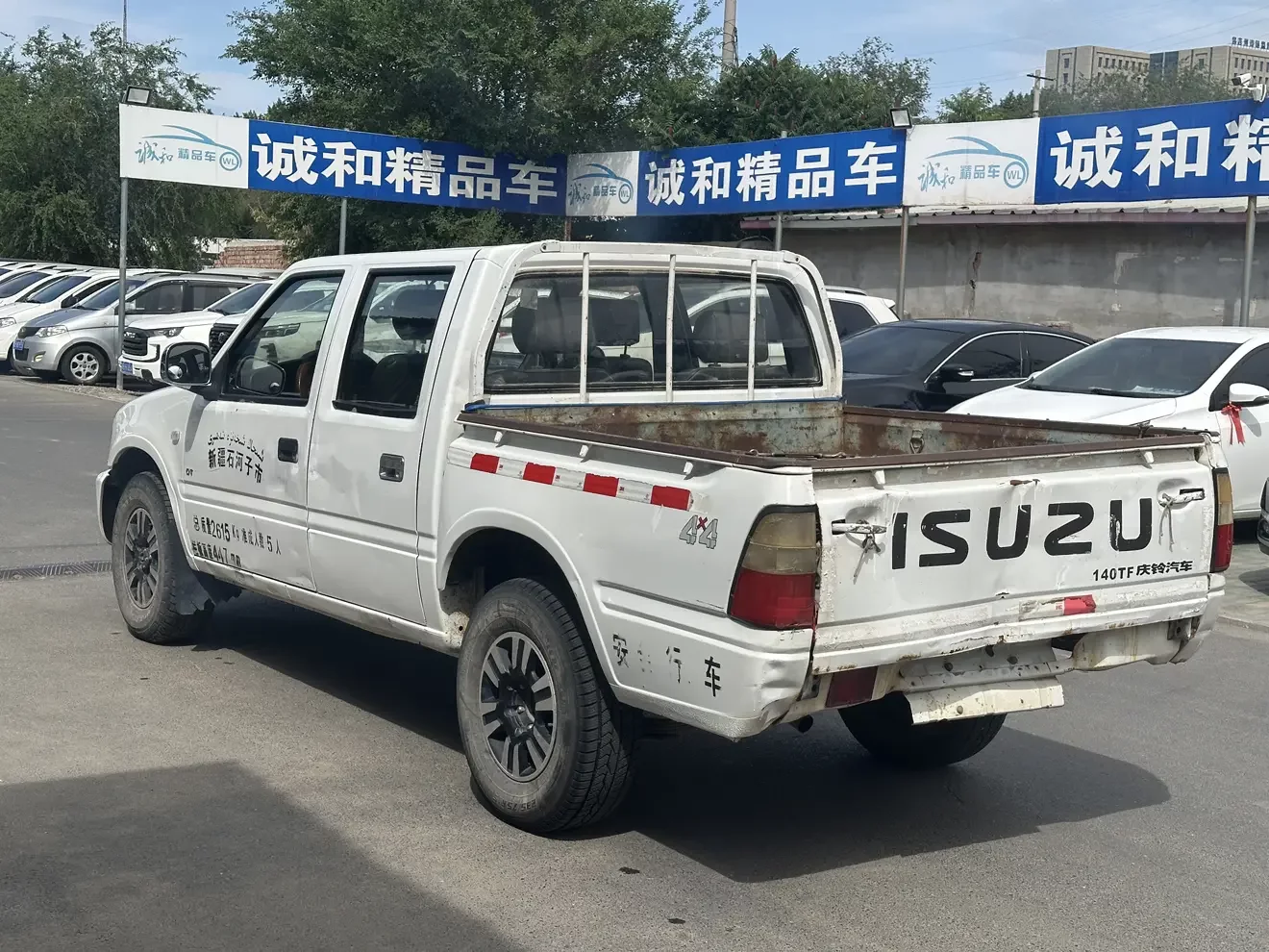 Isuzu pickup truck