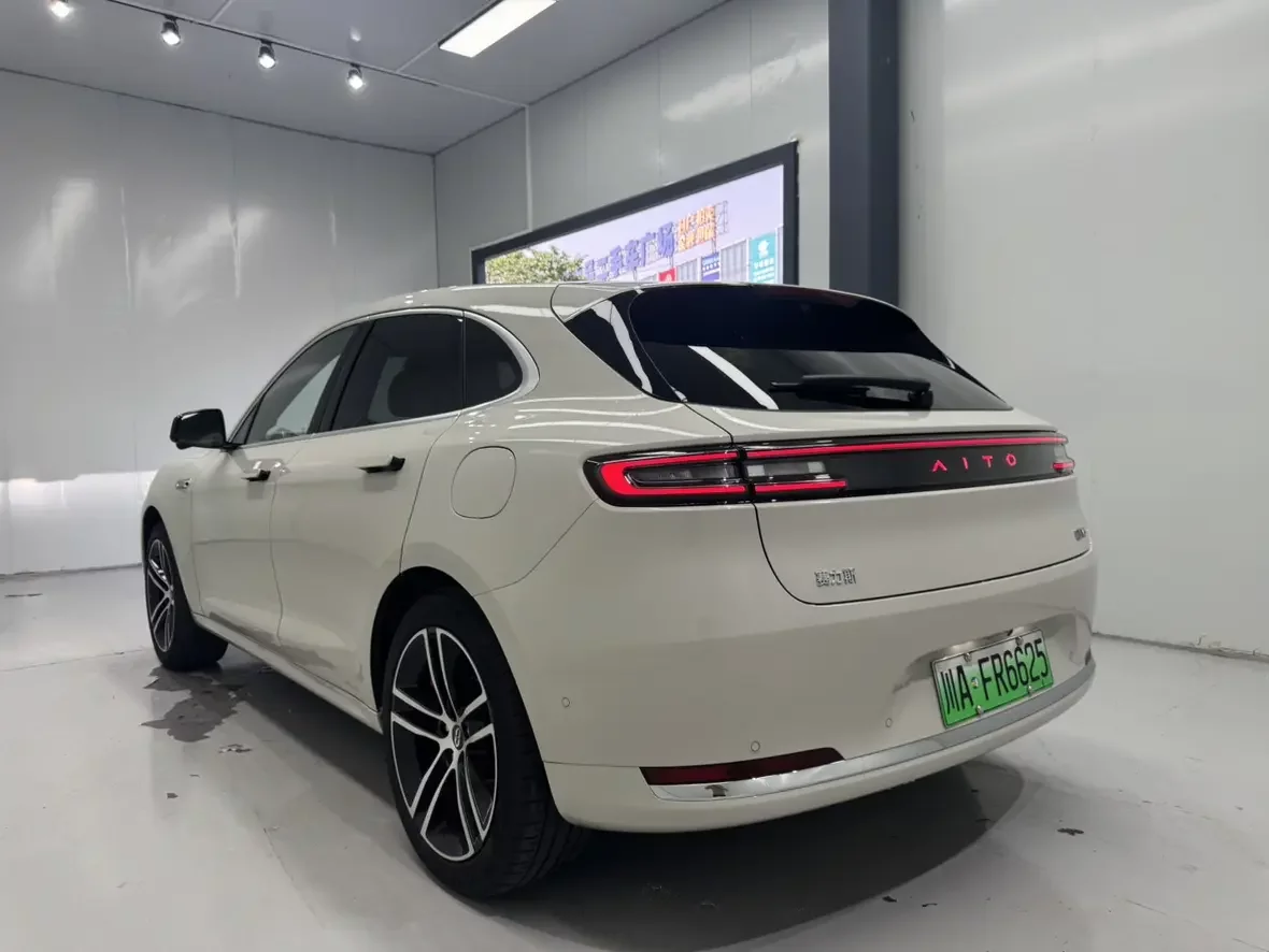 AITO M5