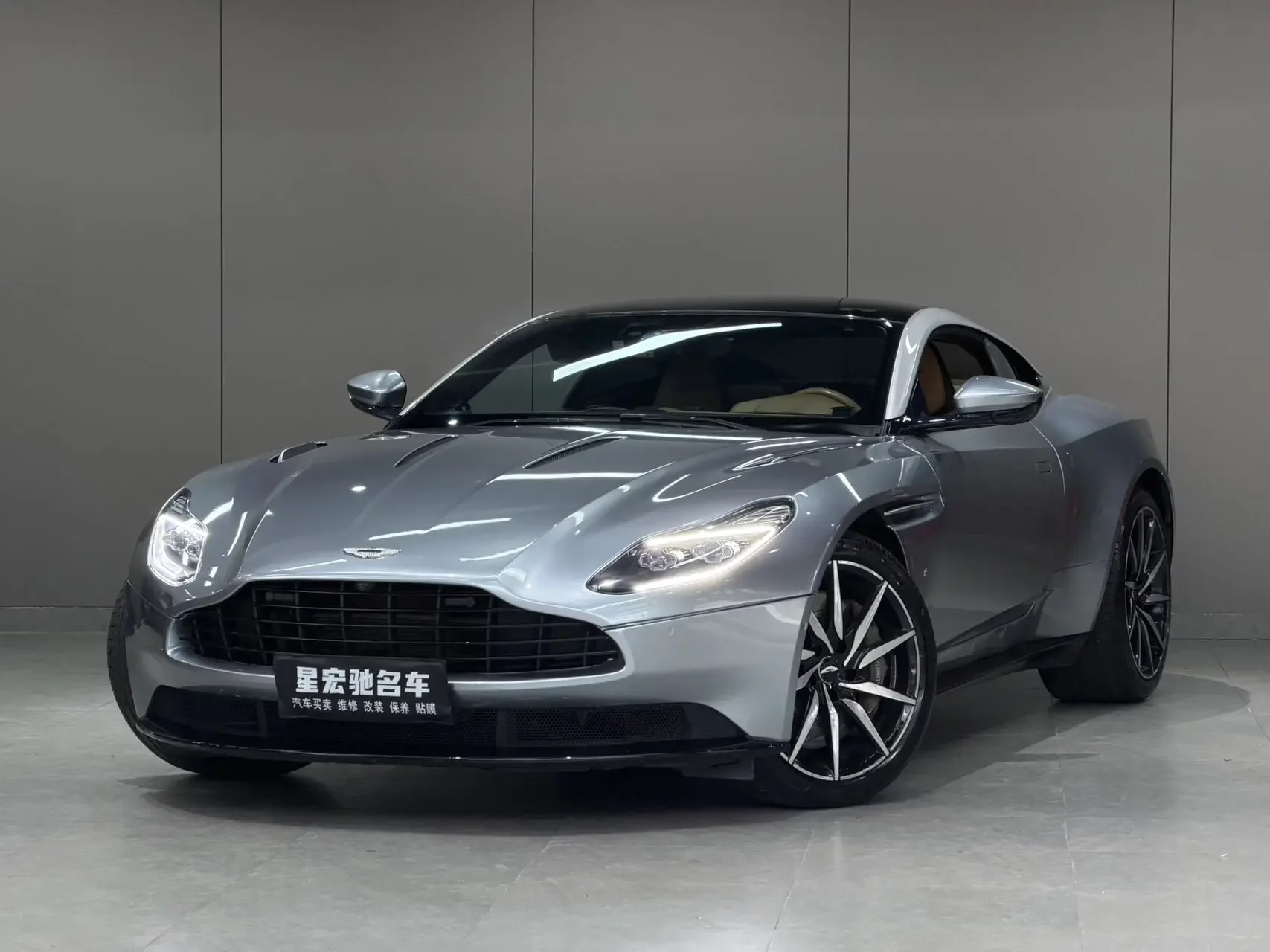 Aston Martin DB11