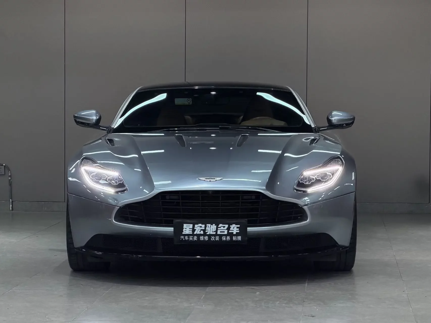 Aston Martin DB11