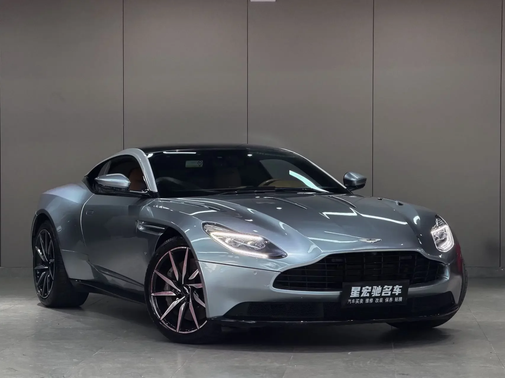 Aston Martin DB11
