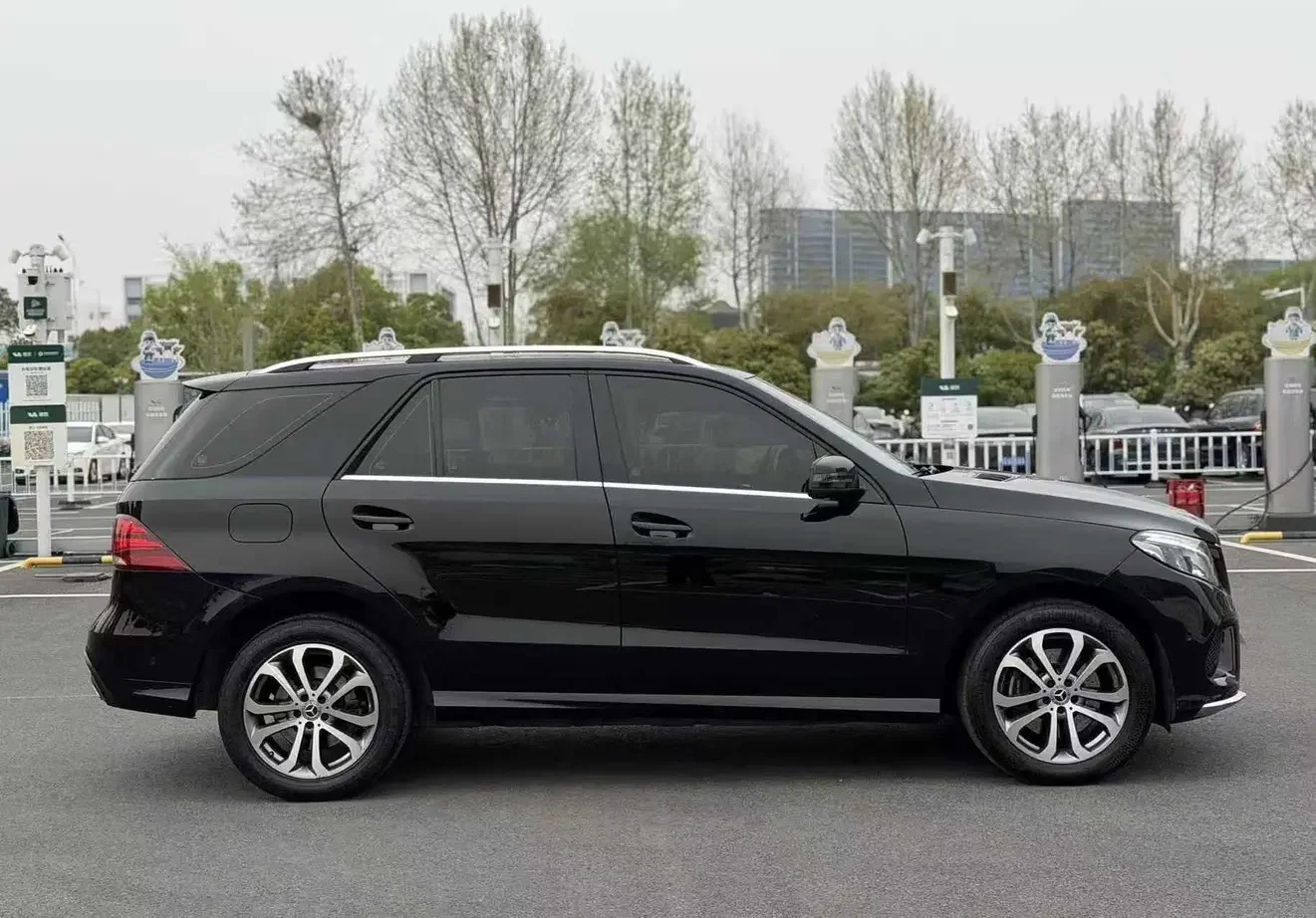 Mercedes-Benz GLE (Imported)