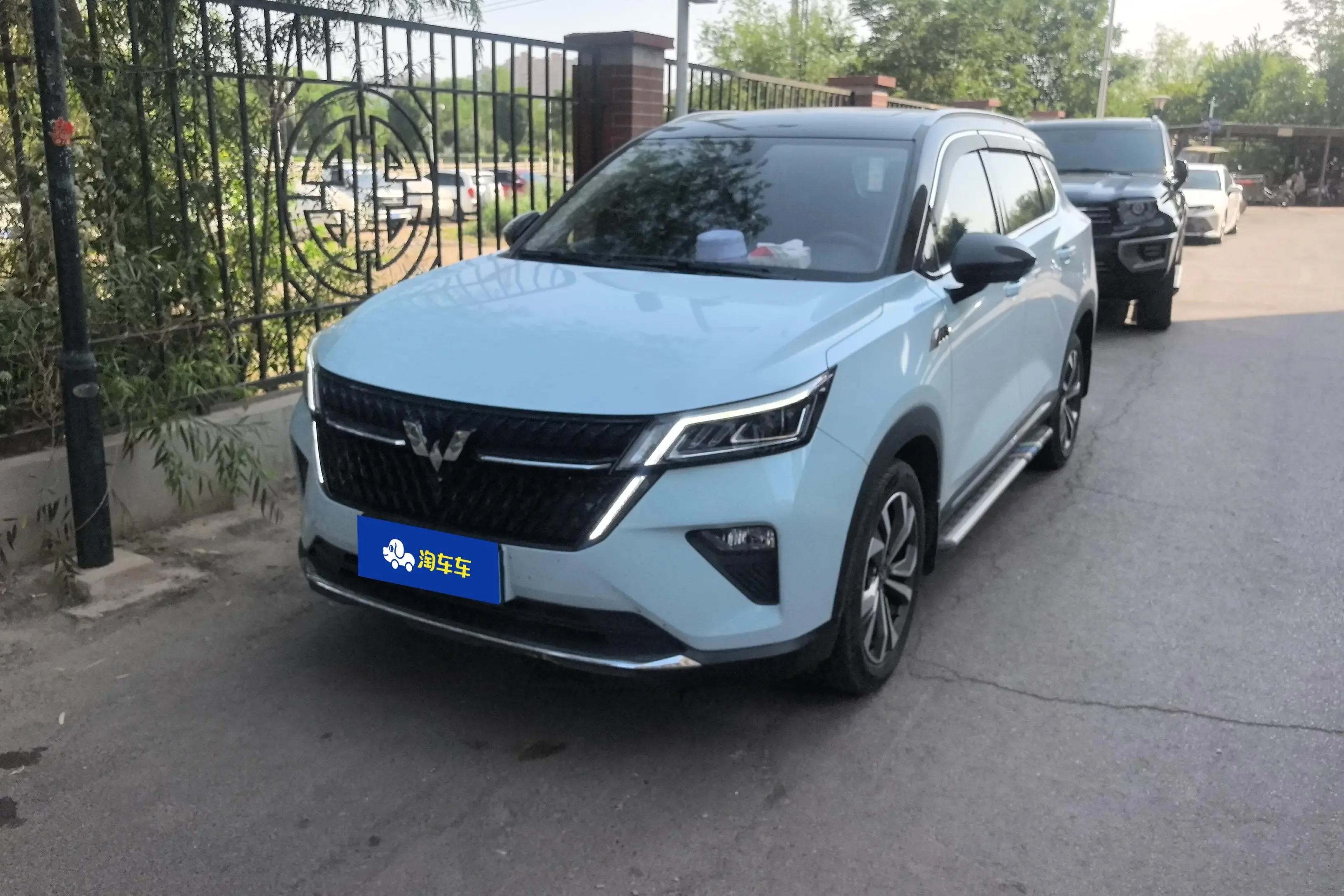 Wuling Asta