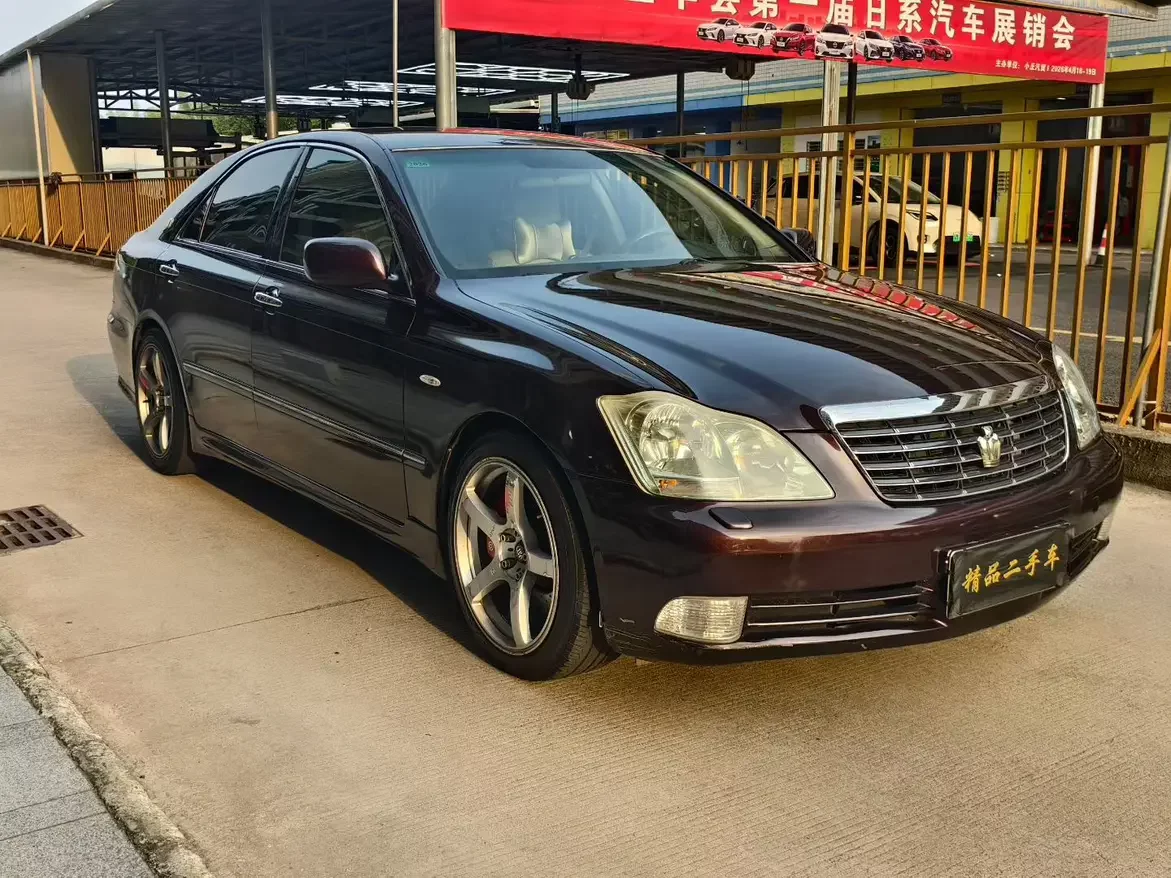 Toyota crown