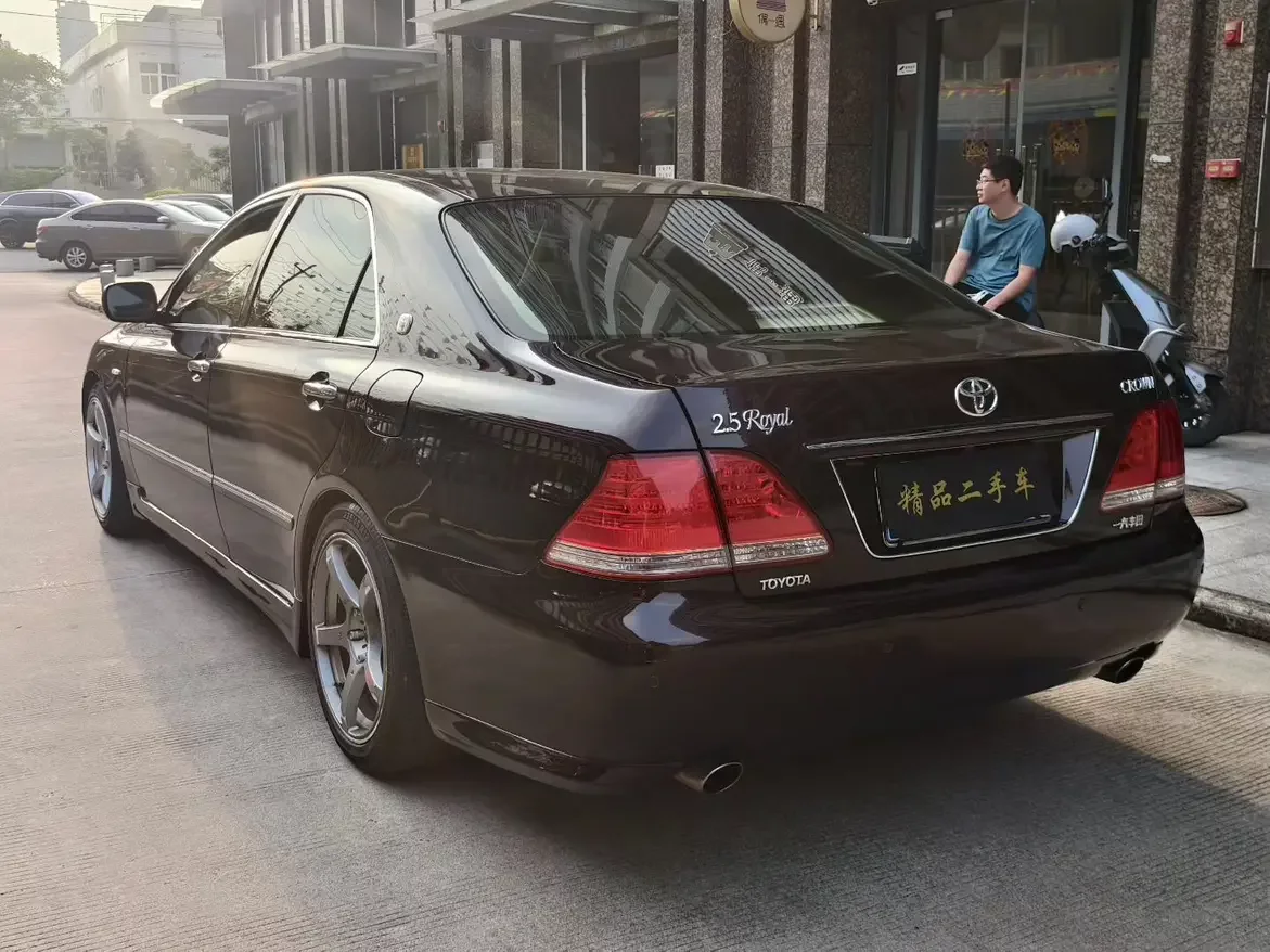 Toyota crown